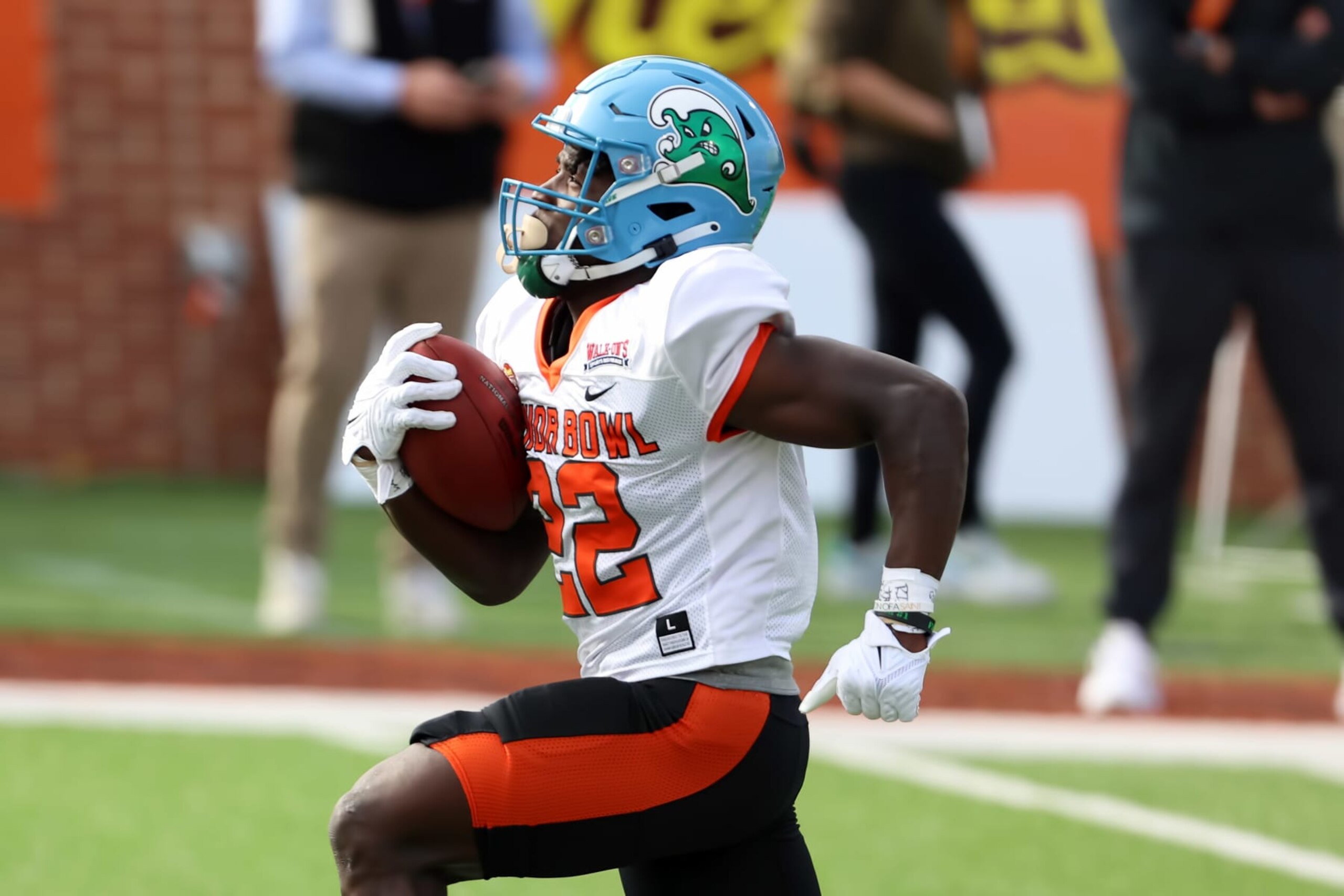 MOBILE, AL - FEBRUARY 01: American running back Tyjae Spears of Tulane (22) during the Reese's Senior Bowl American team practice session on February 1, 2023 at Hancock Whitney Stadium in Mobile, Alabama. (Photo by Michael Wade/Icon Sportswire via Getty Images) MOBILE, AL - FEBRUARY 01: American running back Tyjae Spears of Tulane (22) during the Reese's Senior Bowl American team practice session on February 1, 2023 at Hancock Whitney Stadium in Mobile, Alabama. (Photo by Michael Wade/Icon Sportswire via Getty Images)
