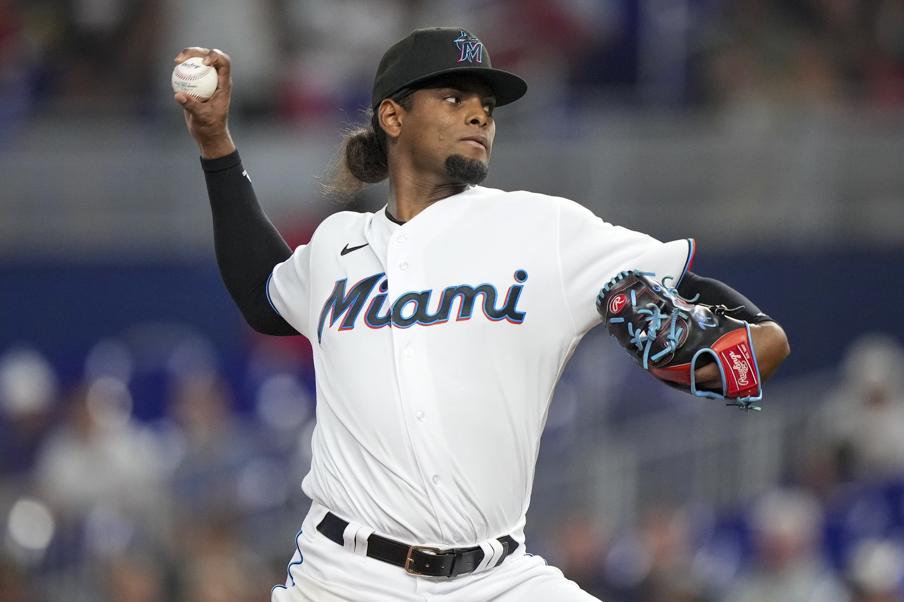 MIAMI, FLORIDA - AUGUST 16: Edward Cabrera #27 of the Miami Marlins throws a pitch during the second inning against the San Diego Padres at loanDepot park on August 16, 2022 in Miami, Florida. (Photo by Eric Espada/Getty Images)