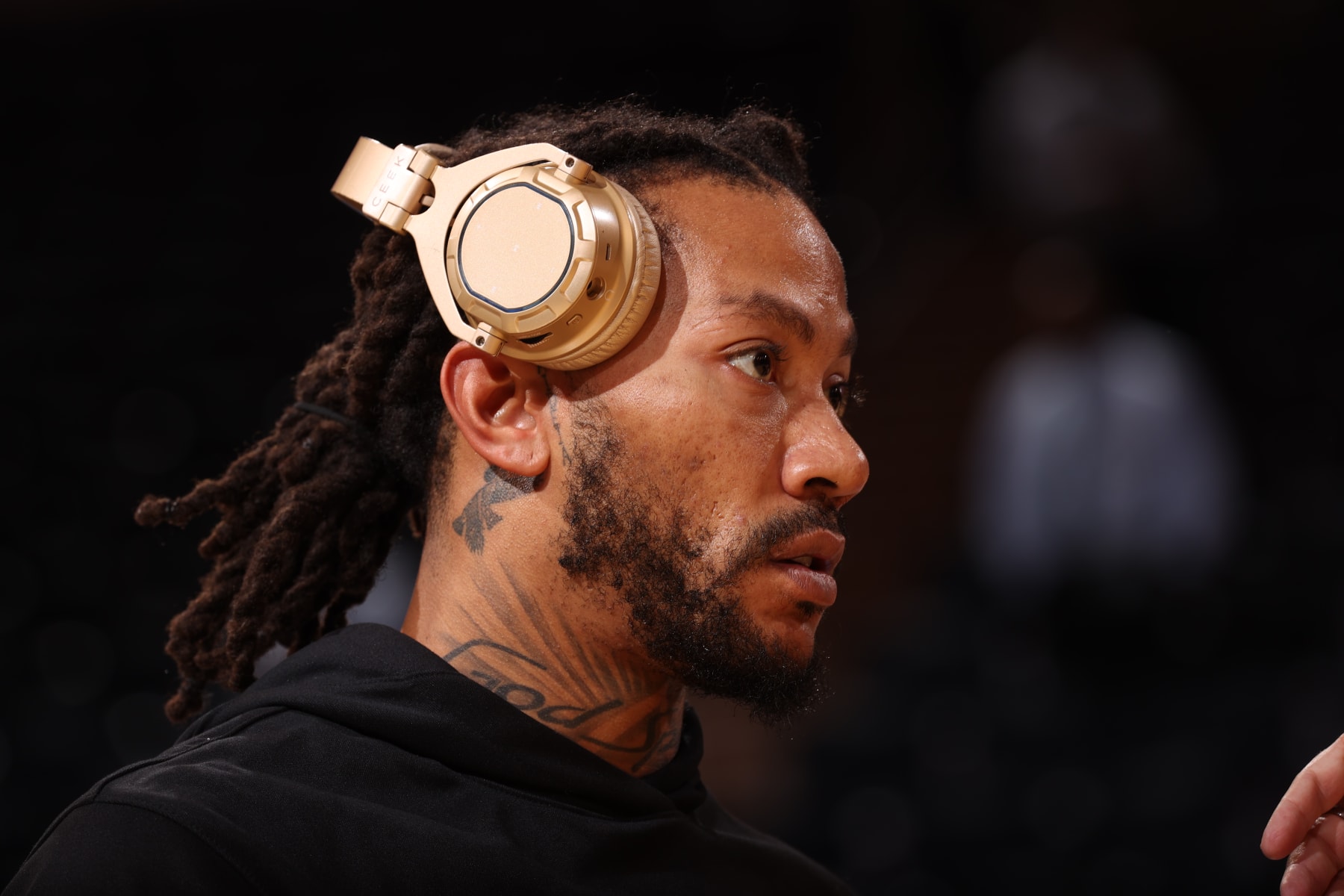 NEW YORK, NY - DECEMBER 21: Derrick Rose #4 of the New York Knicks warms up before the game against the Toronto Raptors on December 21, 2022 at Madison Square Garden in New York City, New York. NOTE TO USER: User expressly acknowledges and agrees that, by downloading and or using this photograph, User is consenting to the terms and conditions of the Getty Images License Agreement. Mandatory Copyright Notice: Copyright 2022 NBAE (Photo by Joe Murphy/NBAE via Getty Images)