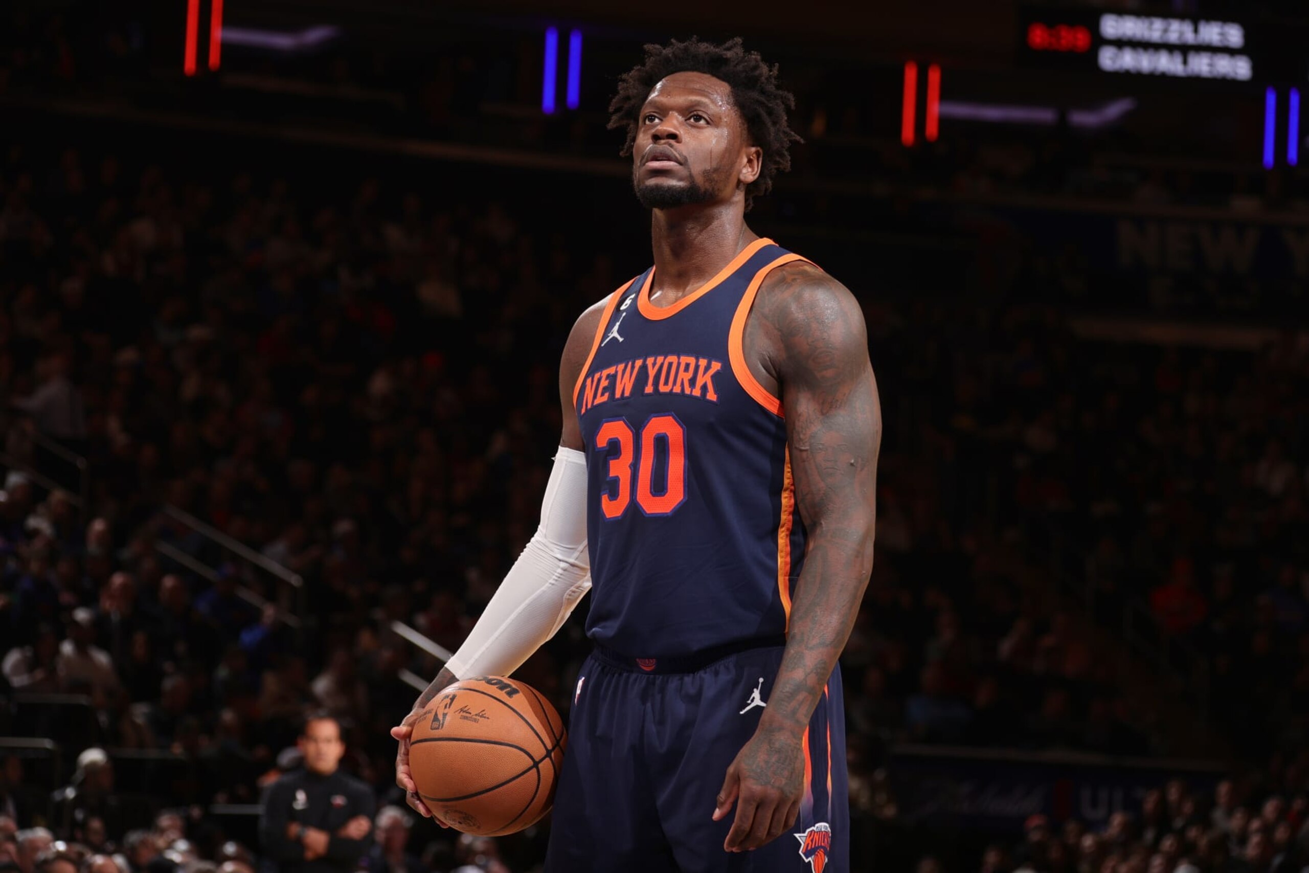 NEW YORK, NY - FEBRUARY 2: Julius Randle #30 of the New York Knicks prepares to shoot a free throw during the game against the Miami Heat on February 2, 2023 at Madison Square Garden in New York City, New York.  NOTE TO USER: User expressly acknowledges and agrees that, by downloading and or using this photograph, User is consenting to the terms and conditions of the Getty Images License Agreement. Mandatory Copyright Notice: Copyright 2023 NBAE  (Photo by Nathaniel S. Butler/NBAE via Getty Images)