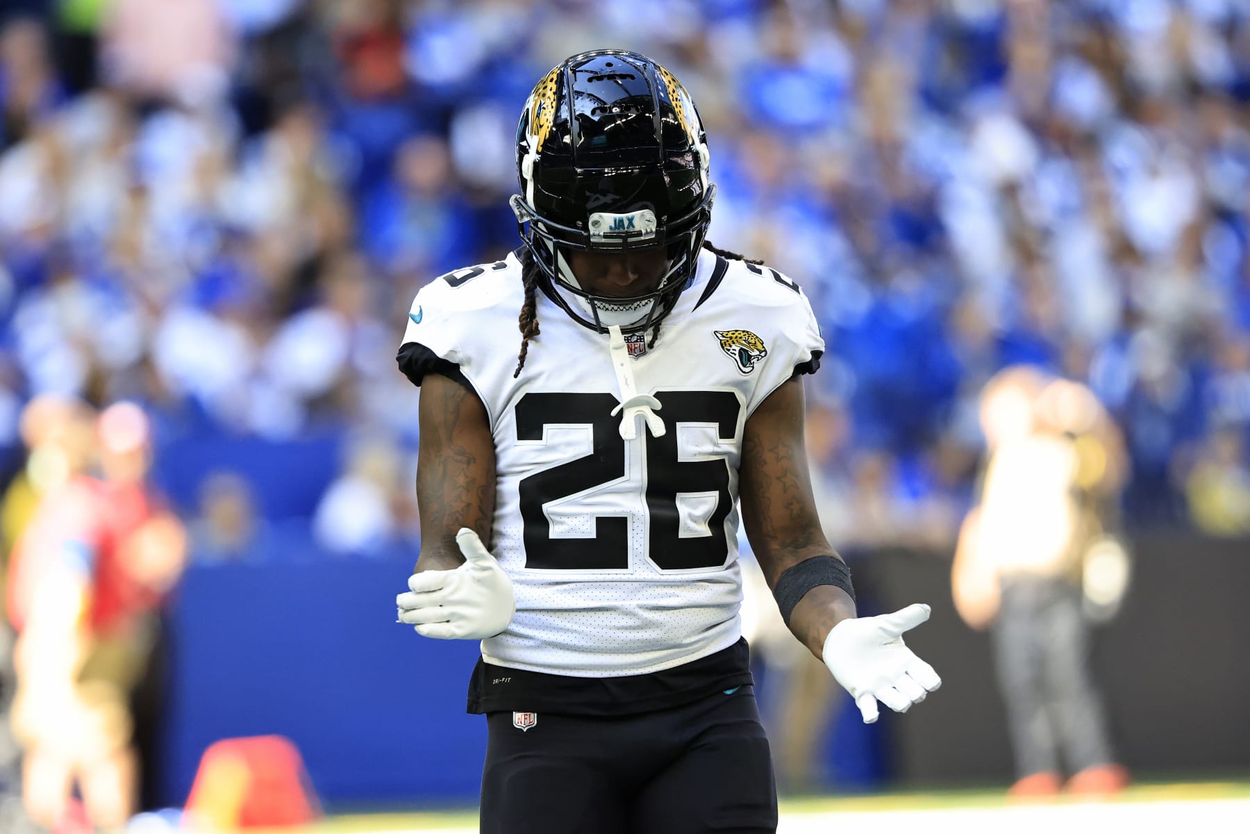 INDIANAPOLIS, INDIANA - OCTOBER 16: Shaquill Griffin #26 of the Jacksonville Jaguars reacts after a play in the game against the Indianapolis Colts at Lucas Oil Stadium on October 16, 2022 in Indianapolis, Indiana. (Photo by Justin Casterline/Getty Images)