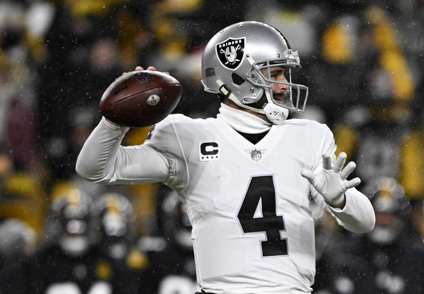 PITTSBURGH, PENNSYLVANIA - DECEMBER 24: Derek Carr #4 of the Las Vegas Raiders throws a pass during the first quarter against the Pittsburgh Steelers at Acrisure Stadium on December 24, 2022 in Pittsburgh, Pennsylvania. (Photo by Gaelen Morse/Getty Images)