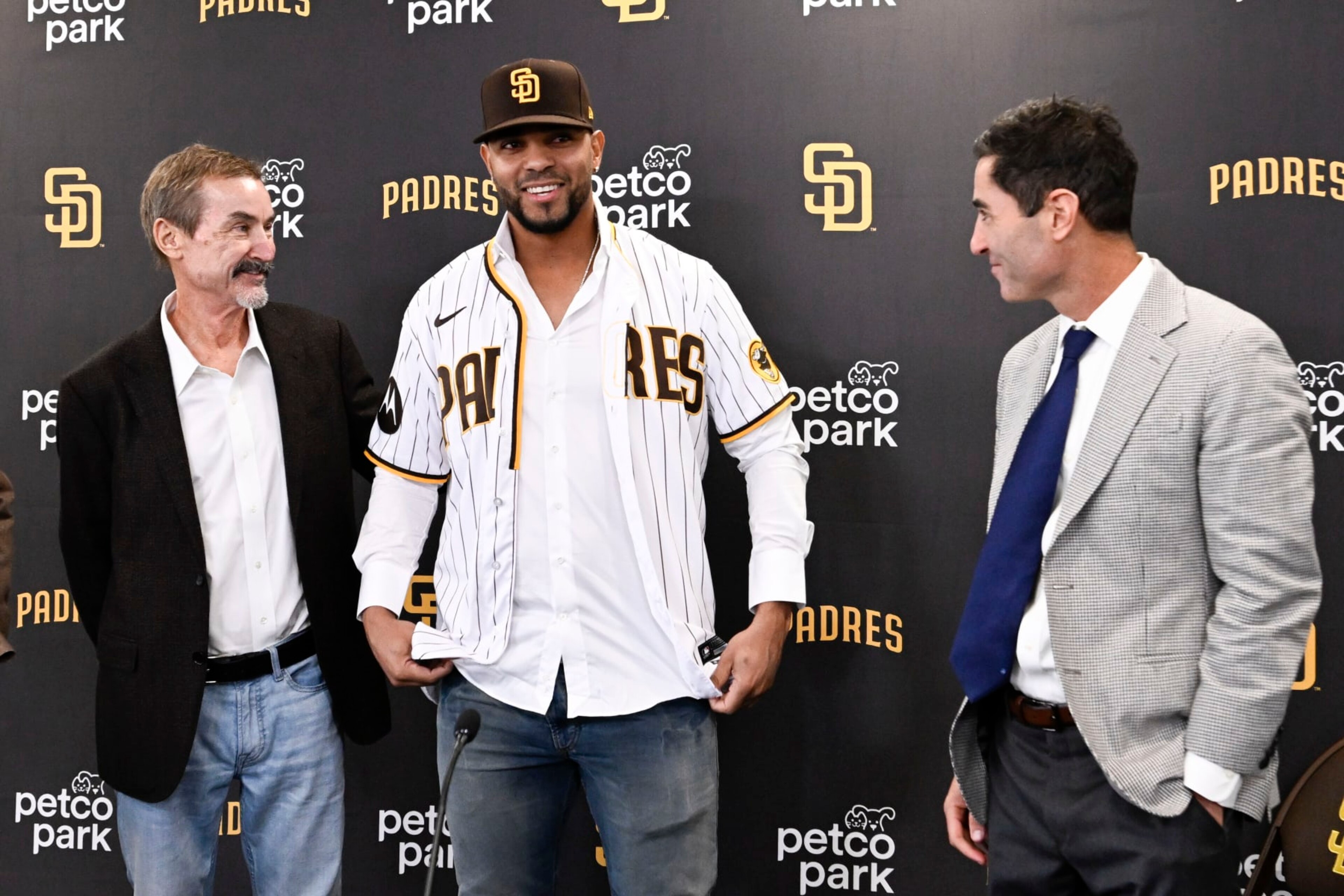 Xander Bogaerts (middle) Xander Bogaerts (middle)
