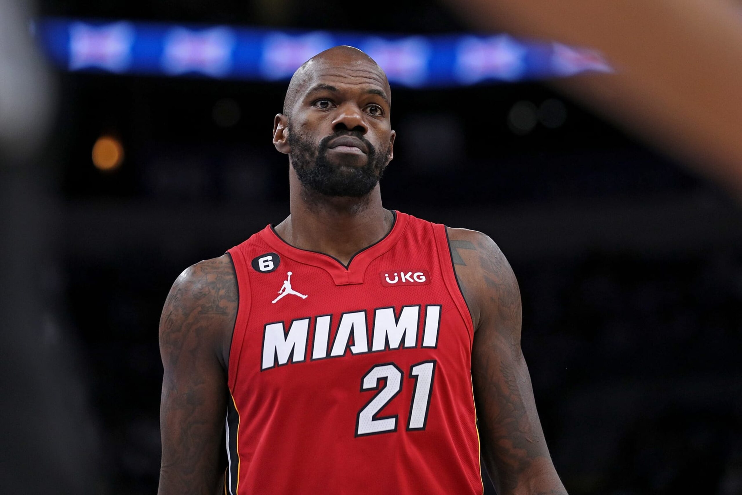 MEMPHIS, TENNESSEE - DECEMBER 05: Dewayne Dedmon #21 of the Miami Heat during the game during the game against the Memphis Grizzlies at FedExForum on December 05, 2022 in Memphis, Tennessee. NOTE TO USER: User expressly acknowledges and agrees that, by downloading and or using this photograph, User is consenting to the terms and conditions of the Getty Images License Agreement. (Photo by Justin Ford/Getty Images)