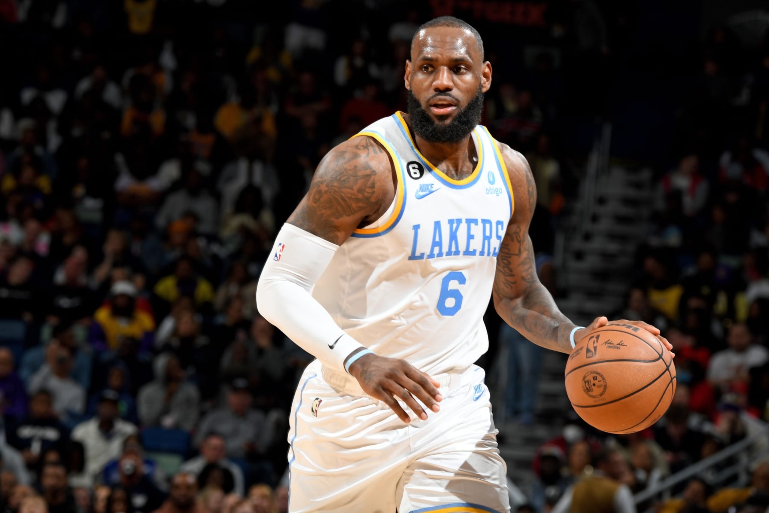 NEW ORLEANS, LA - FEBRUARY 4: LeBron James #6 of the Los Angeles Lakers handles the ball during the gameagainst the New Orleans Pelicans on February 4, 2023 at the Smoothie King Center in New Orleans, Louisiana. NOTE TO USER: User expressly acknowledges and agrees that, by downloading and or using this Photograph, user is consenting to the terms and conditions of the Getty Images License Agreement. Mandatory Copyright Notice: Copyright 2023 NBAE (Photo by Andrew D. Bernstein/NBAE via Getty Images)