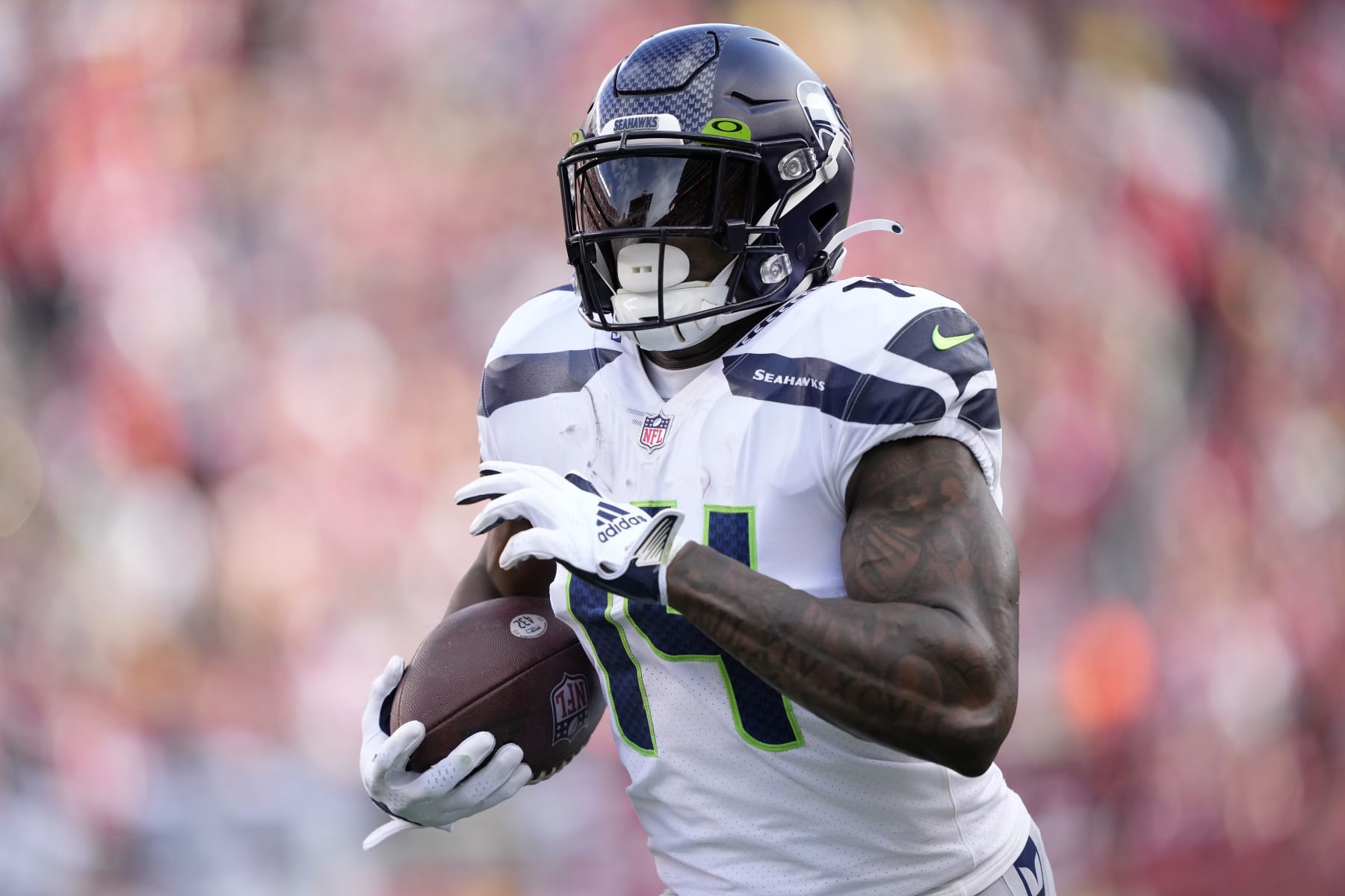 SANTA CLARA, CALIFORNIA - JANUARY 14: DK Metcalf #14 of the Seattle Seahawks catches a 50 yard pass to score a touchdown against the San Francisco 49ers during the second quarter in the NFC Wild Card playoff game at Levi's Stadium on January 14, 2023 in Santa Clara, California. (Photo by Thearon W. Henderson/Getty Images)