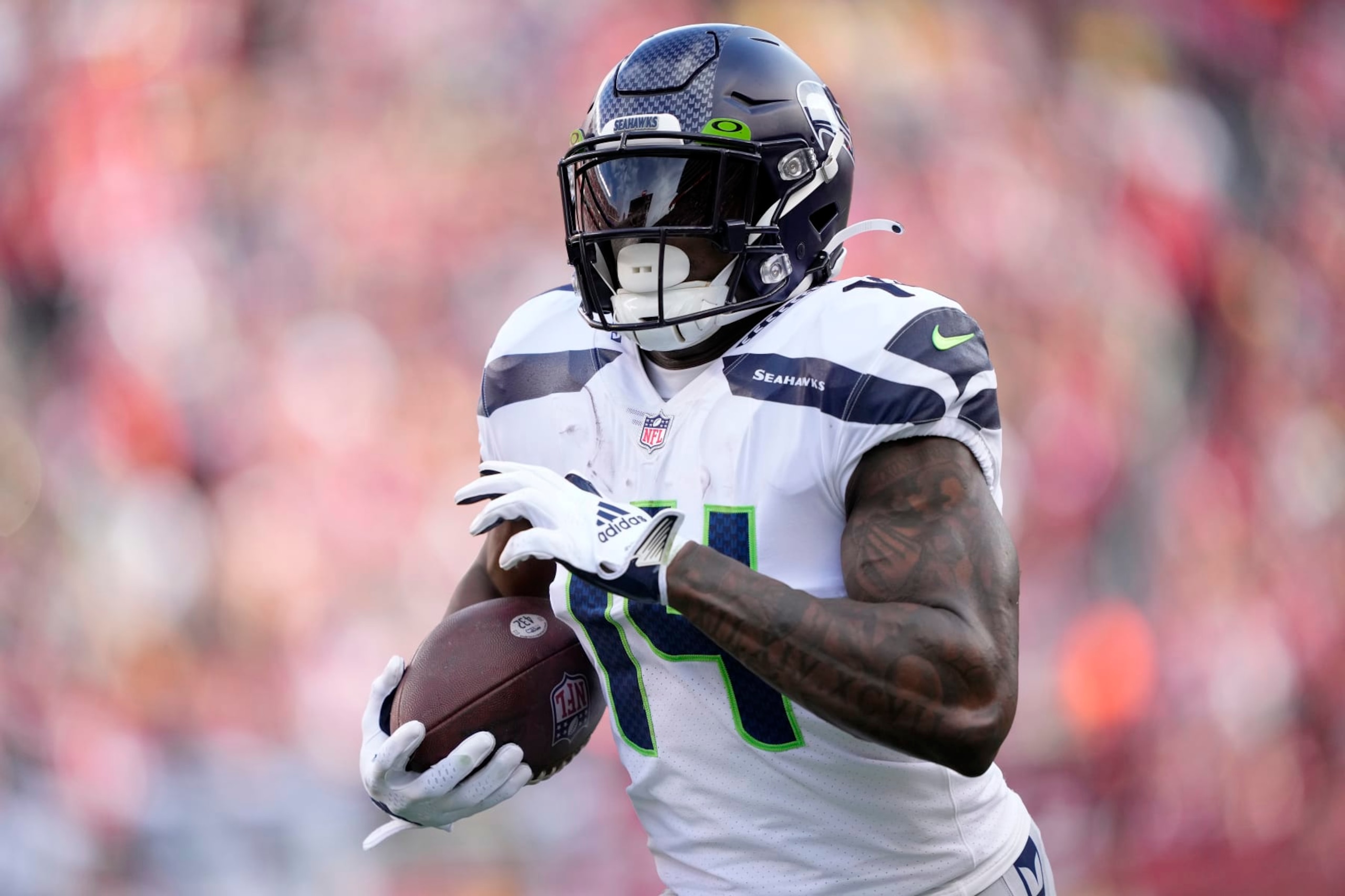 SANTA CLARA, CALIFORNIA - JANUARY 14: DK Metcalf #14 of the Seattle Seahawks catches a 50 yard pass to score a touchdown against the San Francisco 49ers during the second quarter in the NFC Wild Card playoff game at Levi's Stadium on January 14, 2023 in Santa Clara, California. (Photo by Thearon W. Henderson/Getty Images)