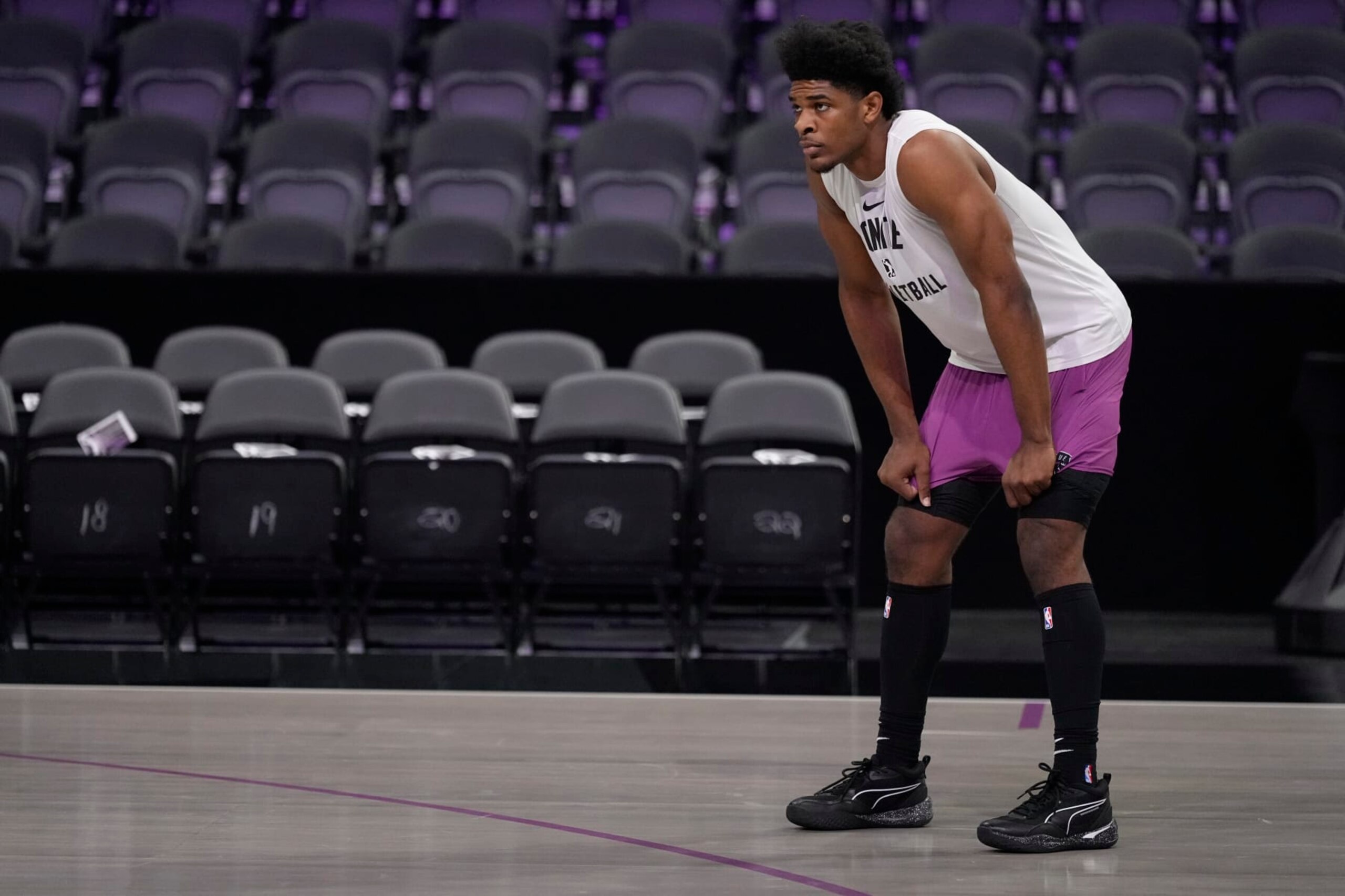 HENDERSON, NV - JANUARY 17: Scoot Henderson #0 of the G League Ignite warms up before the game against the Fort Wayne Mad Ants on January 17, 2023 at The Dollar Loan Center in Henderson, Nevada. NOTE TO USER: User expressly acknowledges and agrees that, by downloading and or using this photograph, User is consenting to the terms and conditions of the Getty Images License Agreement. Mandatory Copyright Notice: Copyright 2023 NBAE (Photo by Jeff Bottari/NBAE via Getty Images)