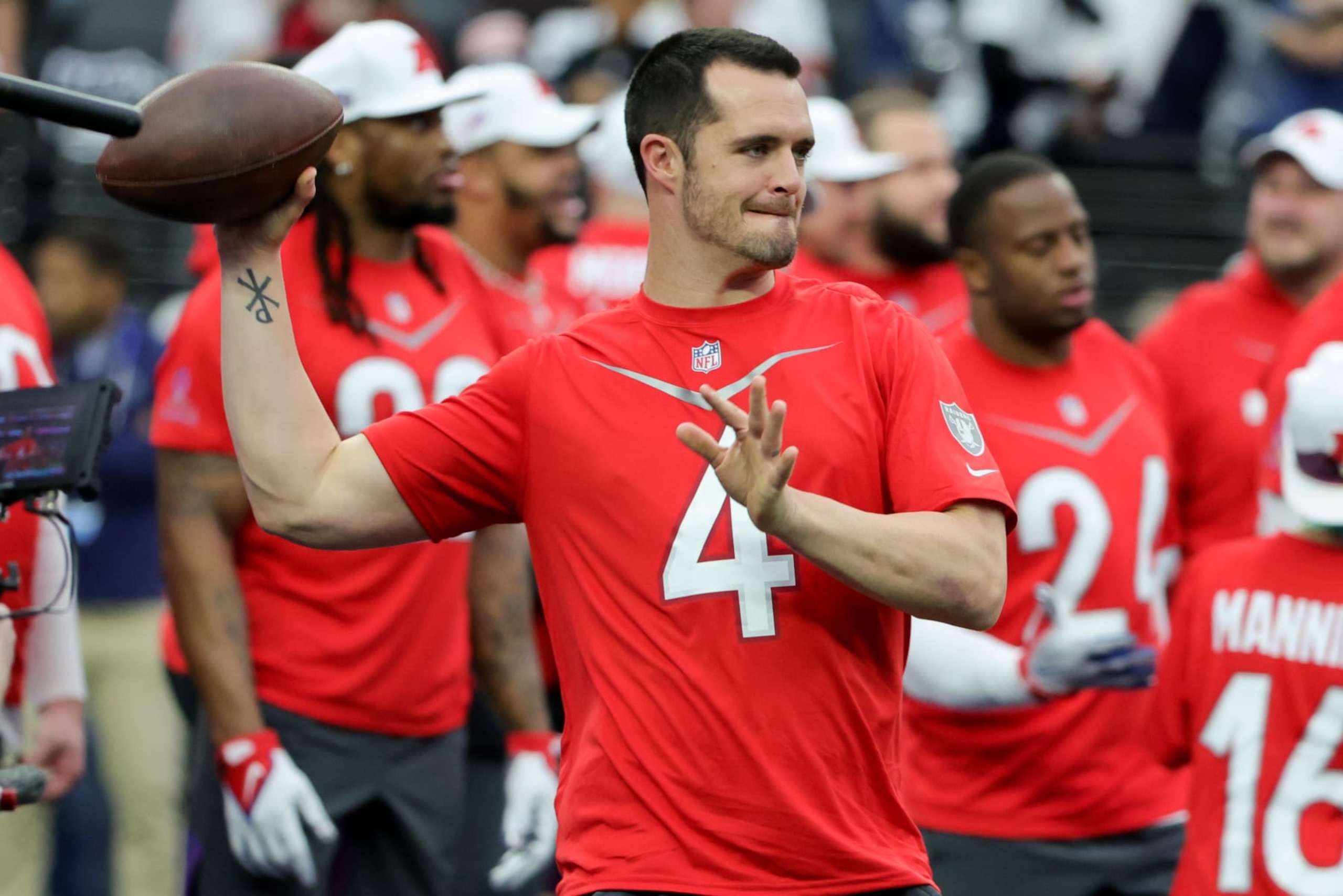 LAS VEGAS, NEVADA - FEBRUARY 05: Derek Carr of the Las Vegas Raiders and AFC warms up during the 2023 NFL Pro Bowl Games at Allegiant Stadium on February 05, 2023 in Las Vegas, Nevada. (Photo by Ethan Miller/Getty Images)