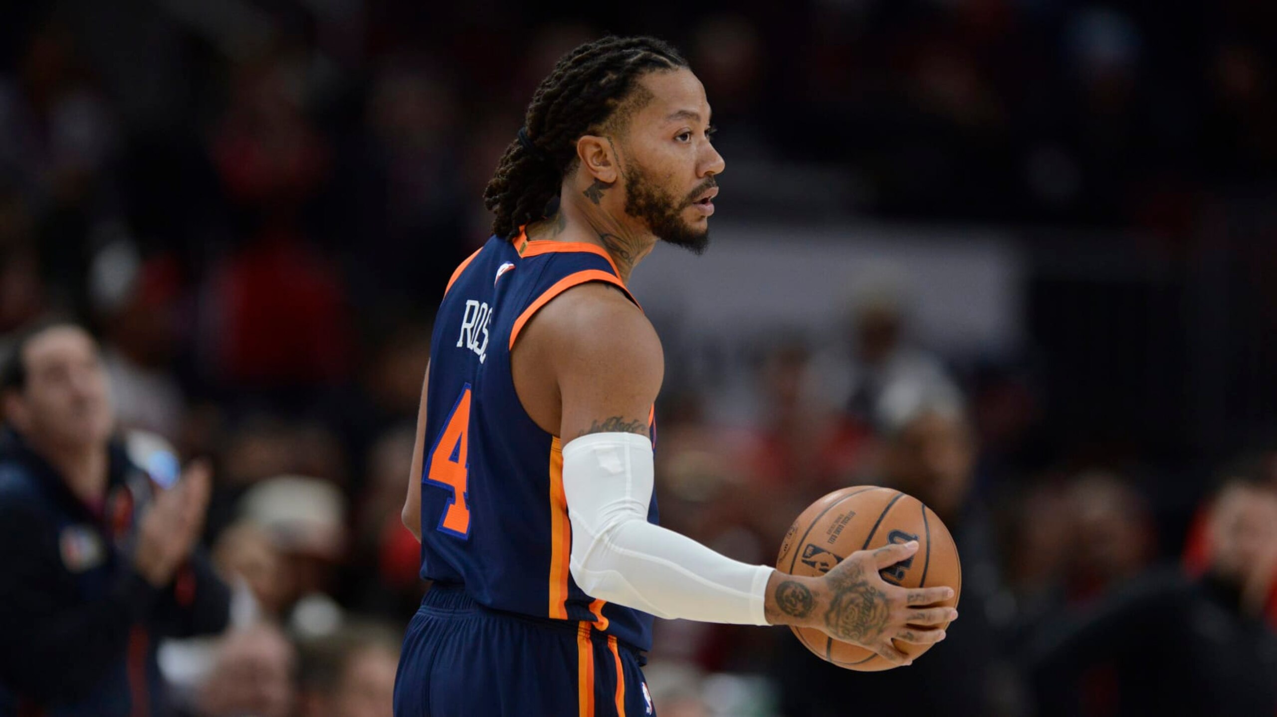 New York Knicks' Derrick Rose looks to pass during the second half of an NBA basketball game against the Chicago Bulls Friday, Dec. 16, 2022, in Chicago. New York won 114-91. (AP Photo/Paul Beaty)