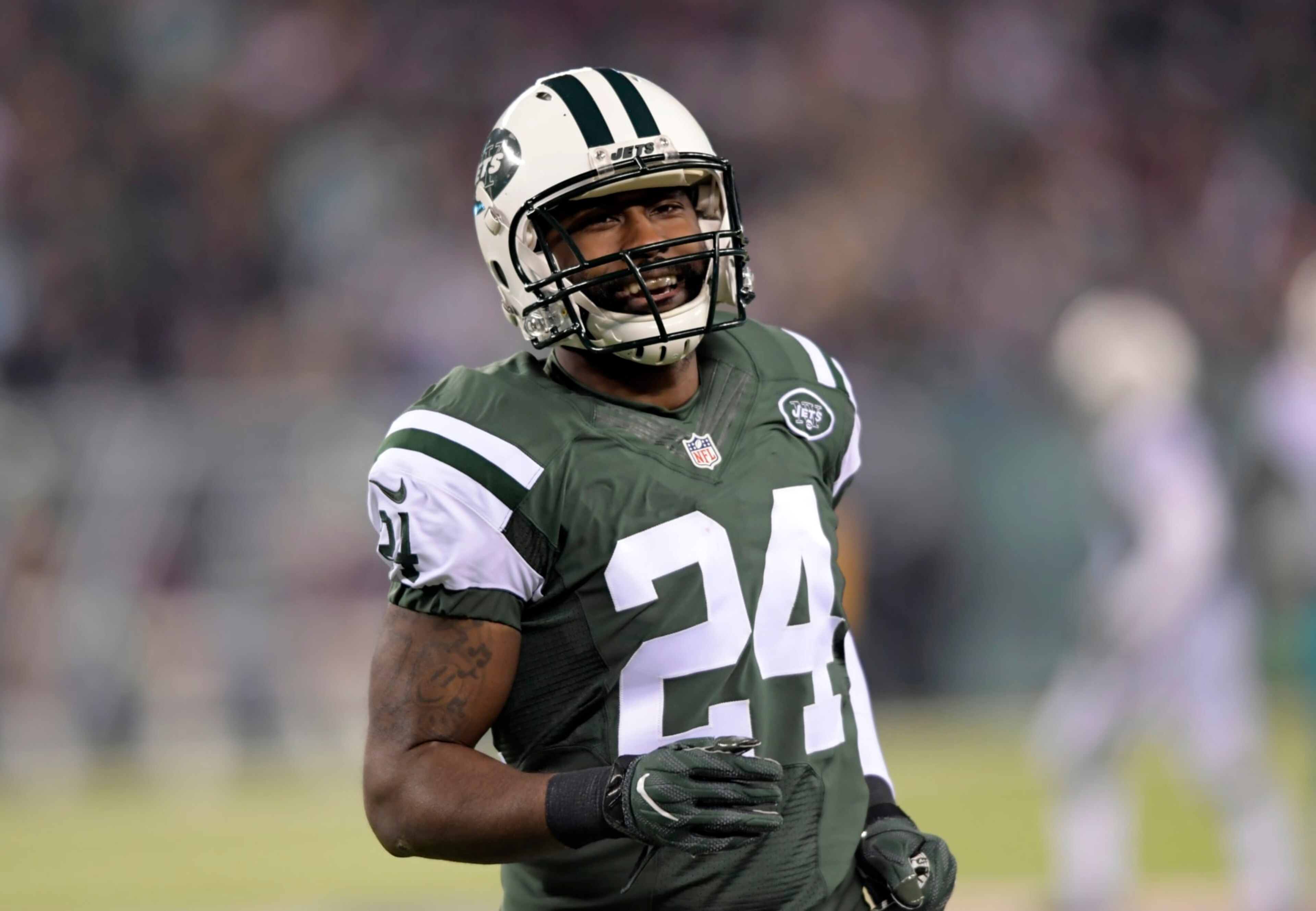 EAST RUTHERFORD, NJ - DECEMBER 17: New York Jets Cornerback Darrelle Revis (24) reacts on the play
during the NY Jets vs Miami Dolphins NFL football game on Saturday, December 17, 2016 at Met-Life Stadium in East Rutherford, NJ. (Photo by Alan Schaefer/Icon Sportswire via Getty Images) EAST RUTHERFORD, NJ - DECEMBER 17: New York Jets Cornerback Darrelle Revis (24) reacts on the play
during the NY Jets vs Miami Dolphins NFL football game on Saturday, December 17, 2016 at Met-Life Stadium in East Rutherford, NJ. (Photo by Alan Schaefer/Icon Sportswire via Getty Images)