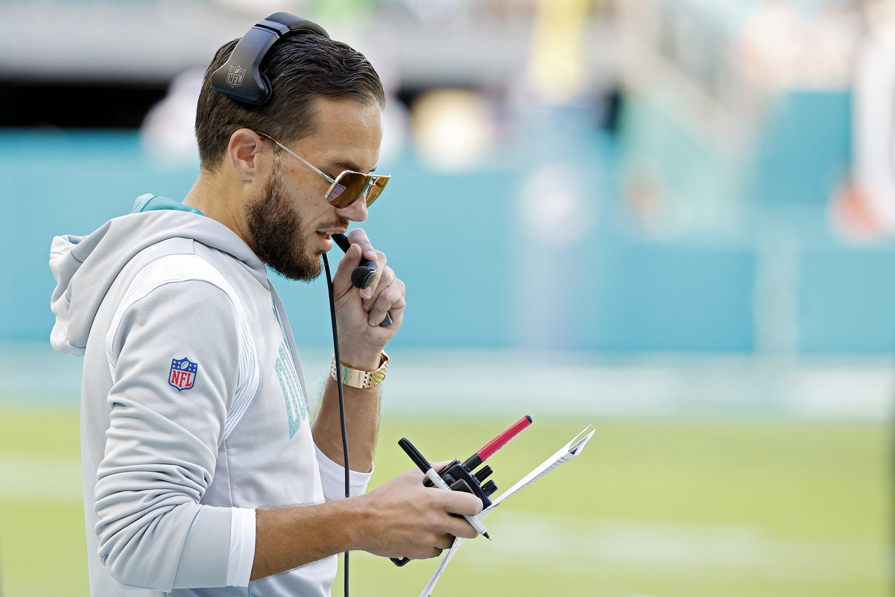 MIAMI GARDENS, FLORIDA - JANUARY 08: Head coach Mike McDaniel of the Miami Dolphins coaches during the first quarter against the New York Jets at Hard Rock Stadium on January 08, 2023 in Miami Gardens, Florida. (Photo by Cliff Hawkins/Getty Images)