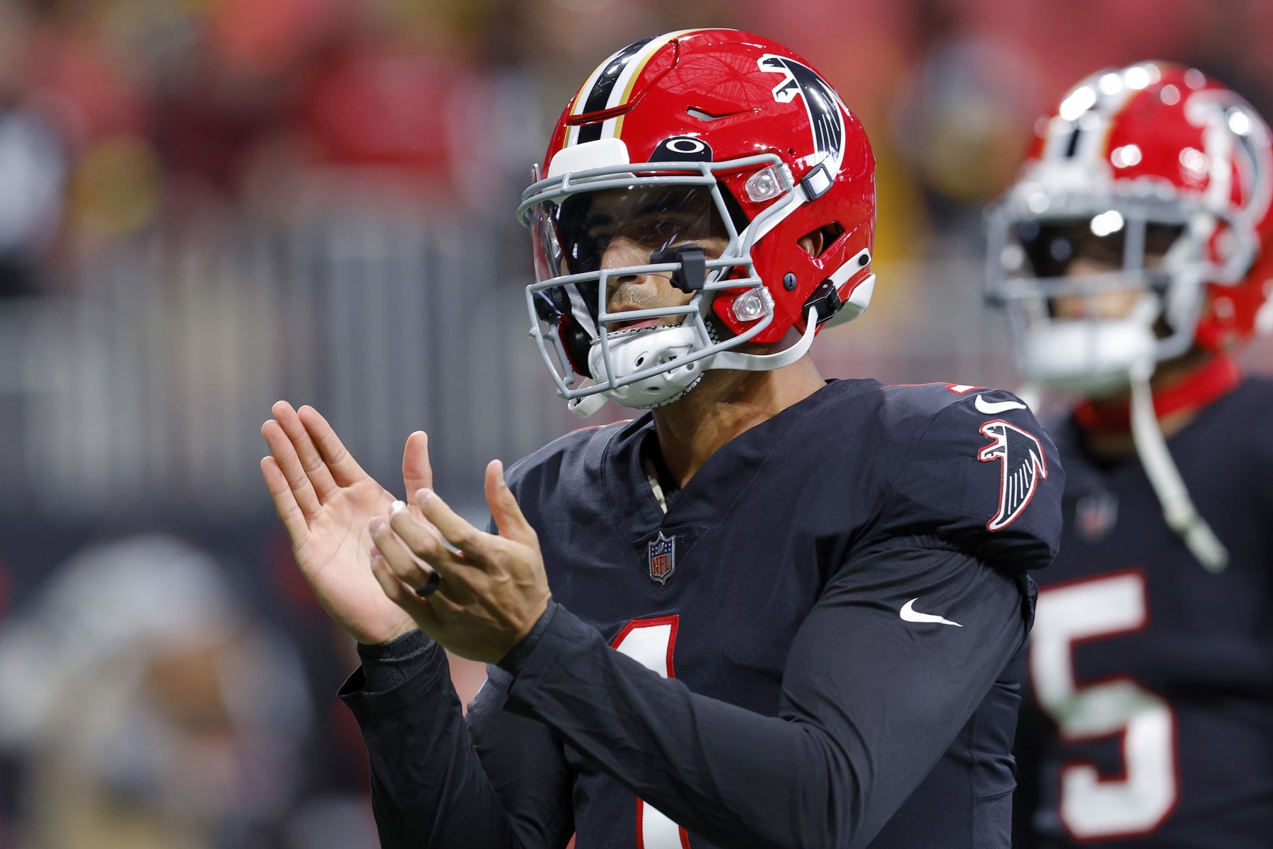 ATLANTA, GEORGIA - DECEMBER 04: Marcus Mariota #1 of the Atlanta Falcons looks on prior to a game against the Pittsburgh Steelers at Mercedes-Benz Stadium on December 04, 2022 in Atlanta, Georgia. (Photo by Todd Kirkland/Getty Images)