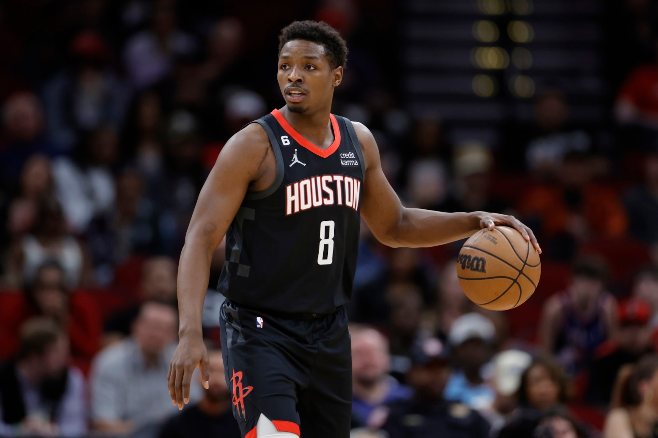HOUSTON, TEXAS - FEBRUARY 06: Jae'Sean Tate #8 of the Houston Rockets controls the ball against the Sacramento Kings during the first half at Toyota Center on February 06, 2023 in Houston, Texas. NOTE TO USER: User expressly acknowledges and agrees that, by downloading and or using this photograph, User is consenting to the terms and conditions of the Getty Images License Agreement. (Photo by Carmen Mandato/Getty Images) HOUSTON, TEXAS - FEBRUARY 06: Jae'Sean Tate #8 of the Houston Rockets controls the ball against the Sacramento Kings during the first half at Toyota Center on February 06, 2023 in Houston, Texas. NOTE TO USER: User expressly acknowledges and agrees that, by downloading and or using this photograph, User is consenting to the terms and conditions of the Getty Images License Agreement. (Photo by Carmen Mandato/Getty Images)