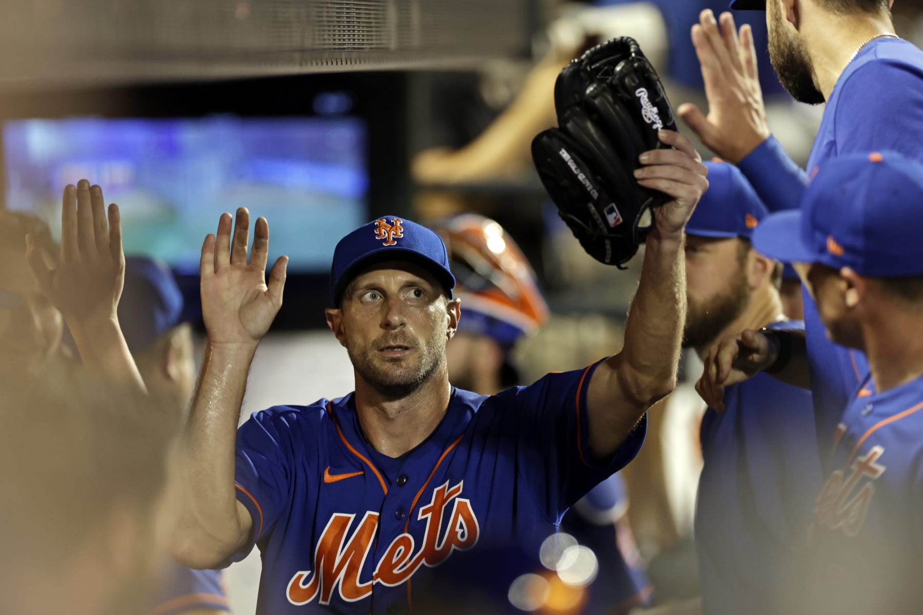 NEW YORK, NY - AUGUST 6: Max Scherzer #21 of the New York Mets reacts during the seventh inning against the Atlanta Braves in the second game of a doubleheader at Citi Field on August 6, 2022 in the Queens borough of New York City. (Photo by Adam Hunger/Getty Images)