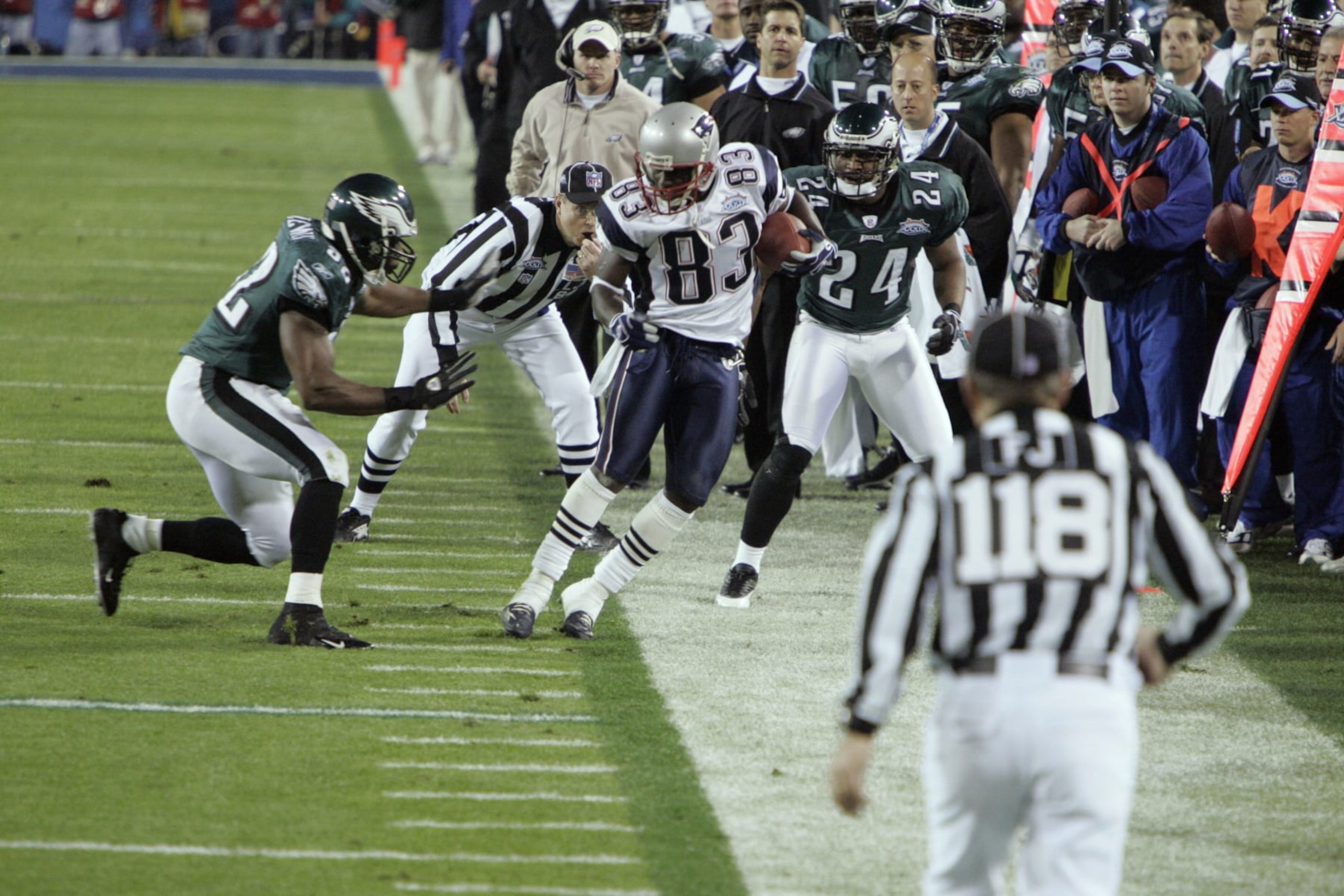 UNITED STATES - FEBRUARY 06:  Football: Super Bowl XXXIX, New England Patriots Deion Branch (83) in action vs Philadelphia Eagles Michael Lewis (32) and Sheldon Brown (24), Jacksonville, FL 2/6/2005  (Photo by Heinz Kluetmeier/Sports Illustrated via Getty Images)  (SetNumber: X72638 TK2)
