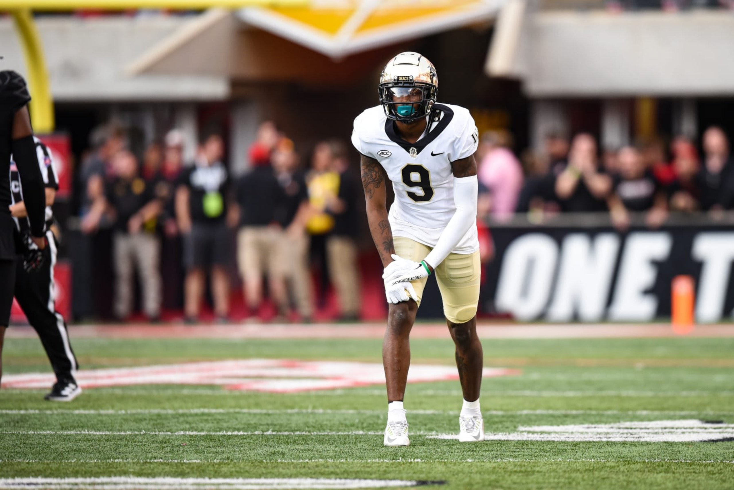 LOUISVILLE, KY - OCTOBER 29: Wake Forest WR A.T. Perry (9) during a college football game between the Wake Forest Demon Deacons and Louisville Cardinals on October 29, 2022 at Cardinal Stadium in Louisville, Kentucky. (Photo by James Black/Icon Sportswire via Getty Images)