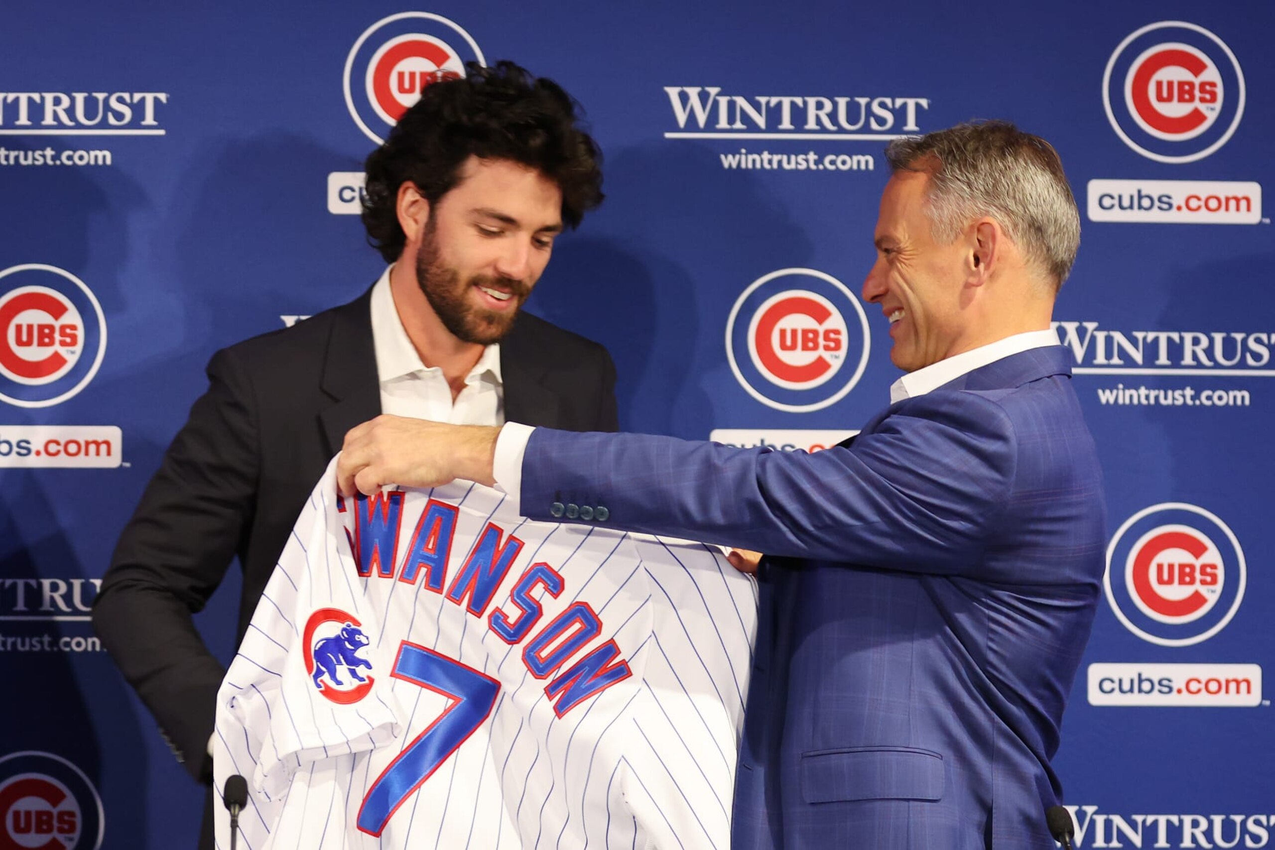 Dansby Swanson and Cubs president Jed Hoyer.