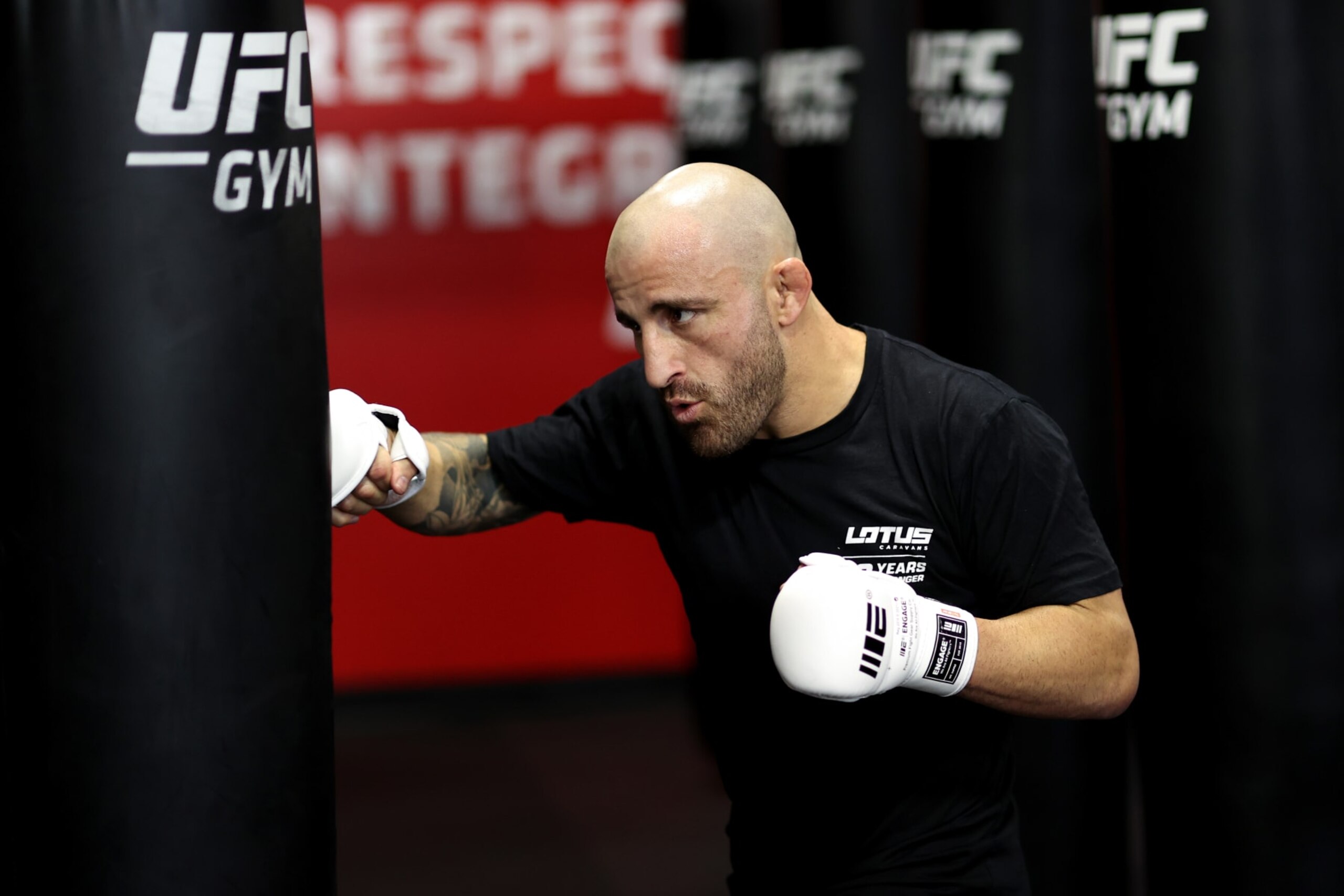 SYDNEY, AUSTRALIA - NOVEMBER 18: Alexander Volkanovski takes part in some light training during the UFC 284 Media Opportunity at UFC GYM Signature on November 18, 2022 in Sydney, Australia. (Photo by Brendon Thorne/Zuffa LLC) SYDNEY, AUSTRALIA - NOVEMBER 18: Alexander Volkanovski takes part in some light training during the UFC 284 Media Opportunity at UFC GYM Signature on November 18, 2022 in Sydney, Australia. (Photo by Brendon Thorne/Zuffa LLC)