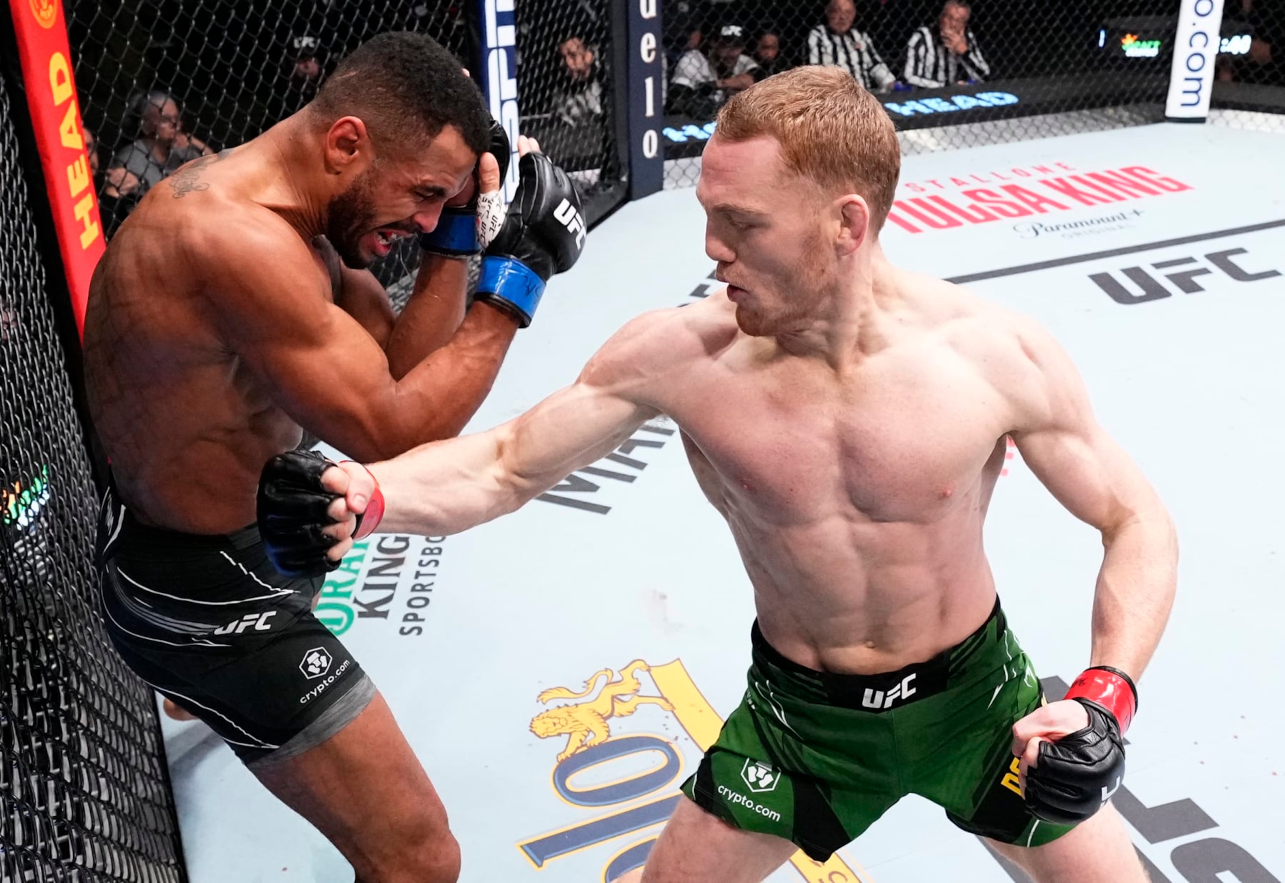 LAS VEGAS, NEVADA - NOVEMBER 19: (R-L) Jack Della Maddalena of Australia punches Danny Roberts of England in a welterweight fight during the UFC Fight Night event at UFC APEX on November 19, 2022 in Las Vegas, Nevada. (Photo by Chris Unger/Zuffa LLC) LAS VEGAS, NEVADA - NOVEMBER 19: (R-L) Jack Della Maddalena of Australia punches Danny Roberts of England in a welterweight fight during the UFC Fight Night event at UFC APEX on November 19, 2022 in Las Vegas, Nevada. (Photo by Chris Unger/Zuffa LLC)