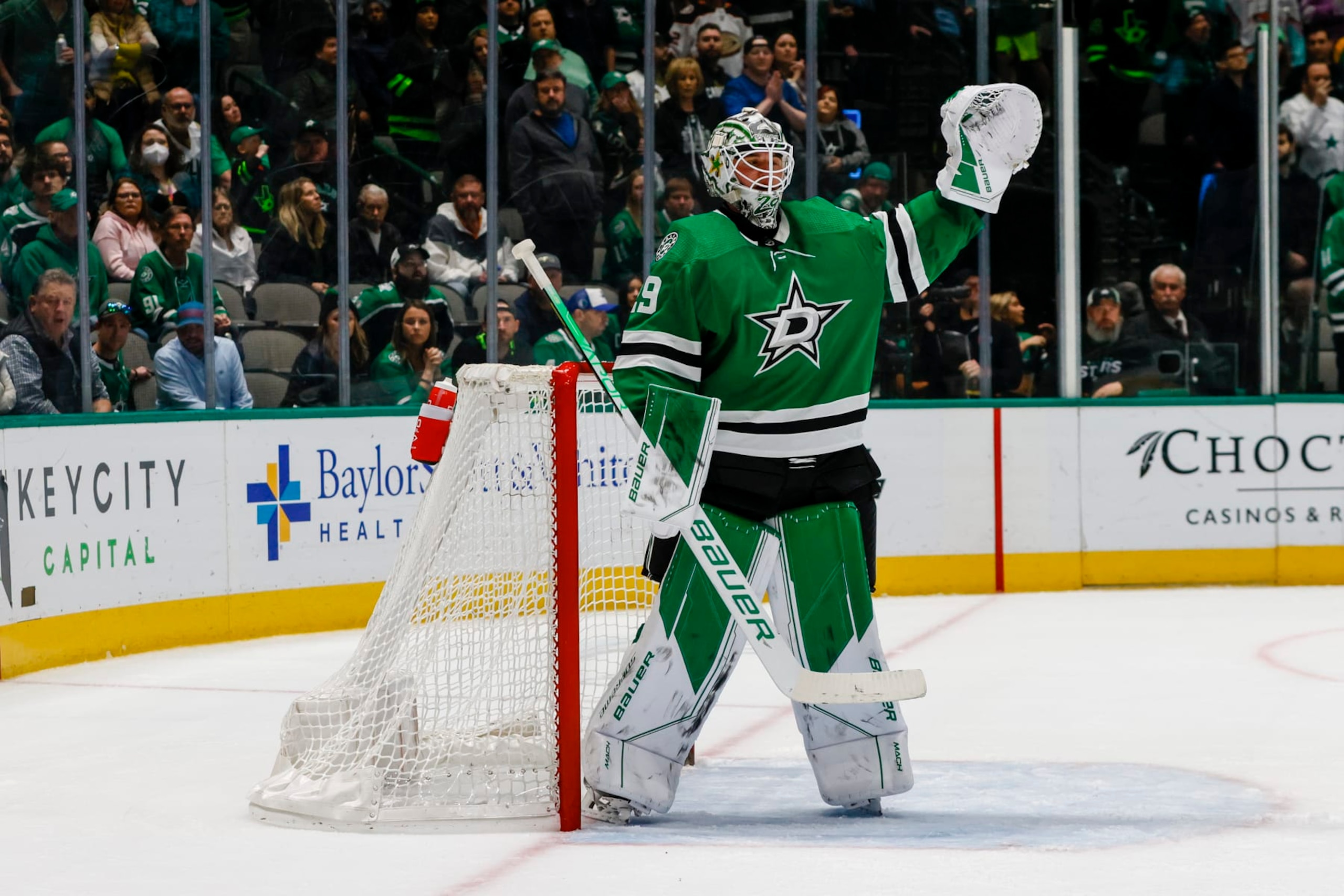 DALLAS, TX - FEBRUARY 06: Dallas Stars goaltender Jake Oettinger (29) waves at the crowd during the game between the Dallas Stars and the Anaheim Ducks on February 6, 2023 at American Airlines Center in Dallas, Texas. (Photo by Matthew Pearce/Icon Sportswire via Getty Images)