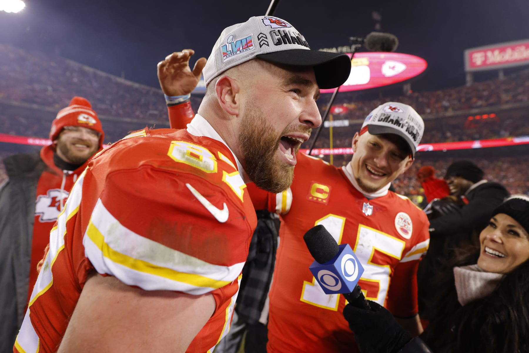 Travis Kelce (left) and Patrick Mahomes (right)