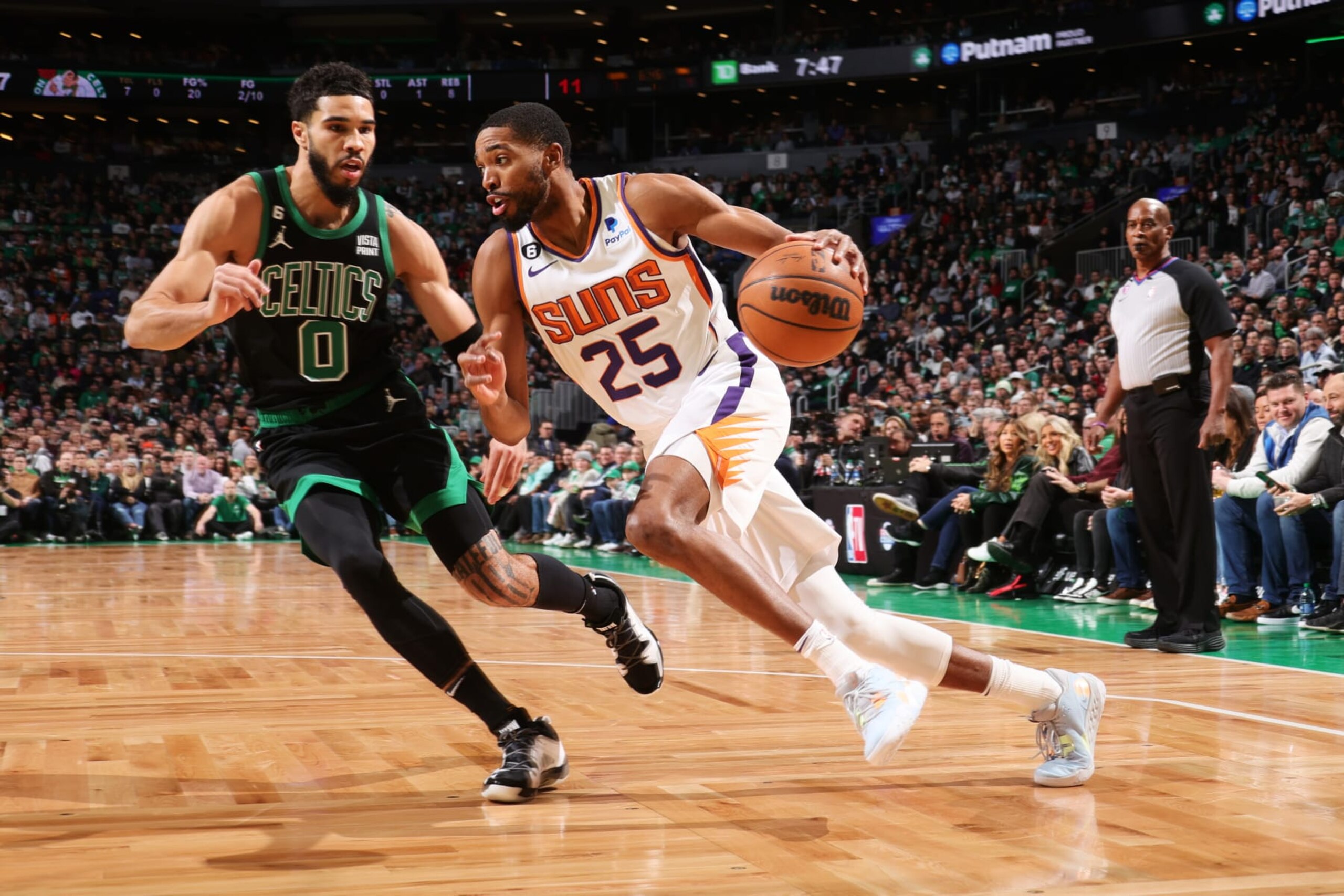 BOSTON, MA - FEBRUARY 3: Mikal Bridges #25 of the Phoenix Suns drives to the basket during the game against the Boston Celtics on February 3, 2023 at TD Garden in Boston, Massachusetts. NOTE TO USER: User expressly acknowledges and agrees that, by downloading and or using this photograph, User is consenting to the terms and conditions of the Getty Images License Agreement. Mandatory Copyright Notice: Copyright 2022 NBAE (Photo by Nathaniel S. Butler/NBAE via Getty Images) BOSTON, MA - FEBRUARY 3: Mikal Bridges #25 of the Phoenix Suns drives to the basket during the game against the Boston Celtics on February 3, 2023 at TD Garden in Boston, Massachusetts. NOTE TO USER: User expressly acknowledges and agrees that, by downloading and or using this photograph, User is consenting to the terms and conditions of the Getty Images License Agreement. Mandatory Copyright Notice: Copyright 2022 NBAE (Photo by Nathaniel S. Butler/NBAE via Getty Images)