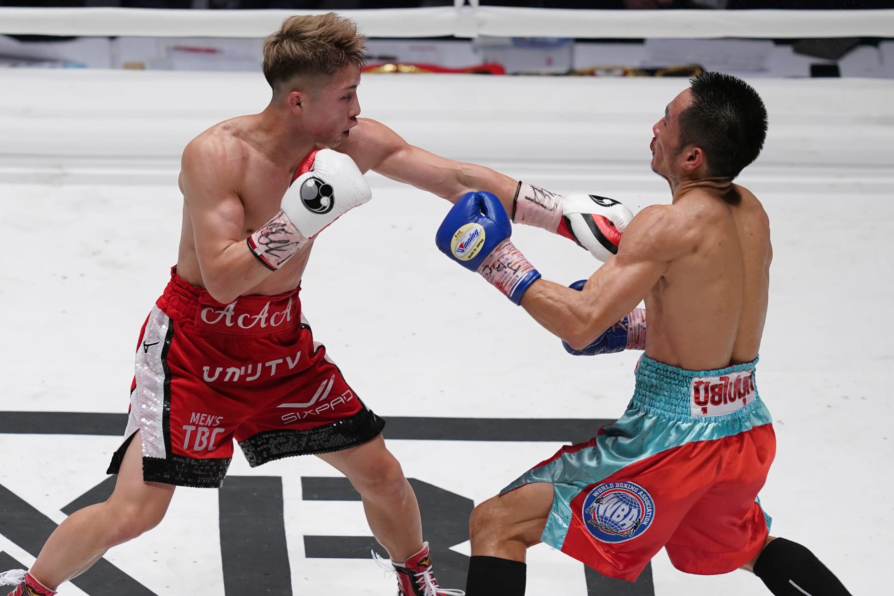 TOKYO, JAPAN - DECEMBER 14: Naoya Inoue (R) of Japan punches Aran Dipaen of Thailand during the WBA Super Bantamweight and IBO Bantamweight title bout at Ryogoku Kokugikan on December 14, 2021 in Tokyo, Japan. (Photo by Toru Hanai/Getty Images)