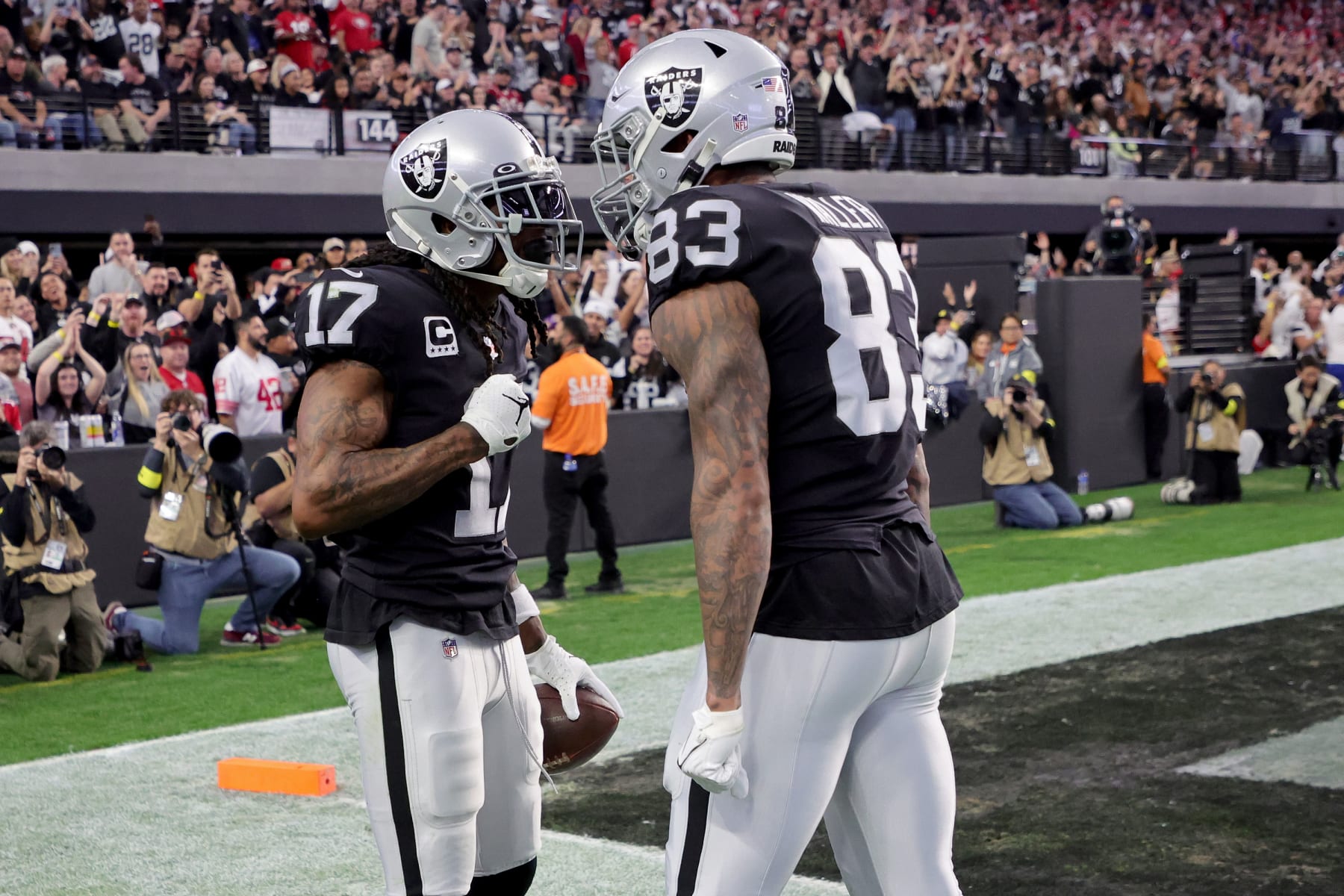 LAS VEGAS, NEVADA - JANUARY 01: Davante Adams #17 and tight end Darren Waller #83 of the Las Vegas Raiders celebrate Adams' touchdown against the San Francisco 49ers in the second quarter of their game at Allegiant Stadium on January 01, 2023 in Las Vegas, Nevada. (Photo by Ethan Miller/Getty Images)