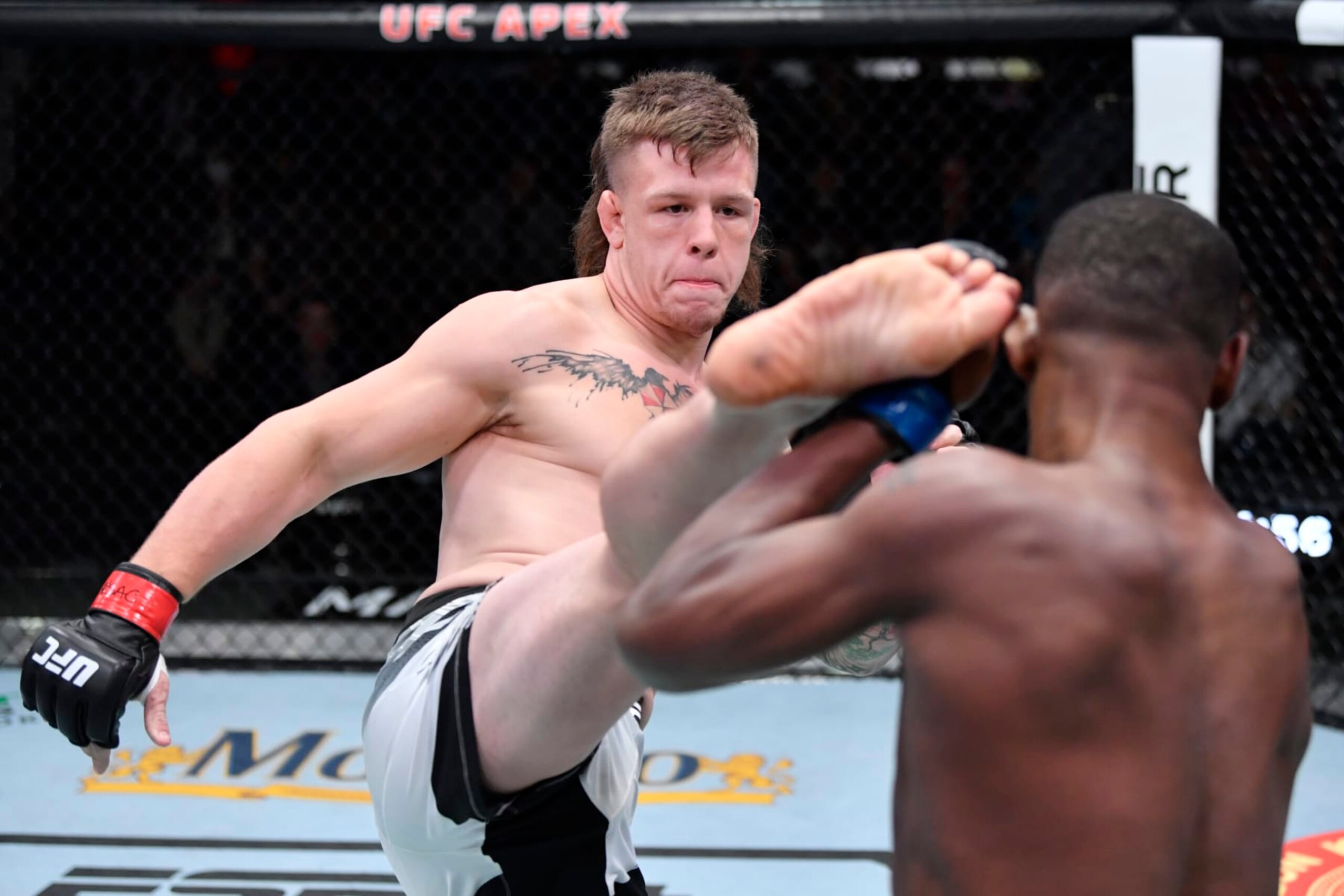 Jimmy Crute will meet Alonzo Meniefield to kick off the main card.