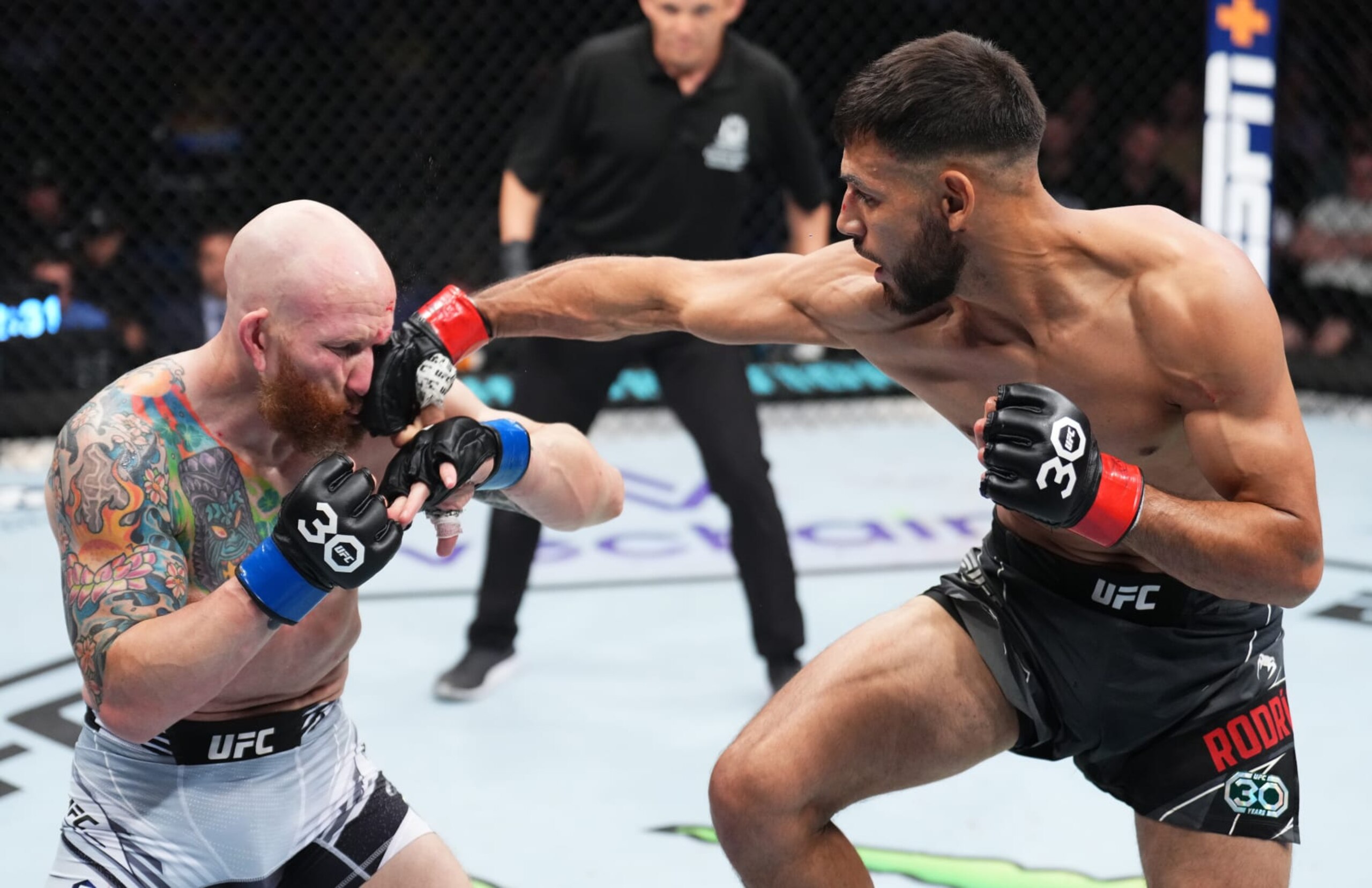 PERTH, AUSTRALIA - FEBRUARY 12: (R-L) Yair Rodriguez of Mexico punches Josh Emmett in the UFC interim featherweight championship fight during the UFC 284 event at RAC Arena on February 12, 2023 in Perth, Australia. (Photo by Chris Unger/Zuffa LLC via Getty Images) PERTH, AUSTRALIA - FEBRUARY 12: (R-L) Yair Rodriguez of Mexico punches Josh Emmett in the UFC interim featherweight championship fight during the UFC 284 event at RAC Arena on February 12, 2023 in Perth, Australia. (Photo by Chris Unger/Zuffa LLC via Getty Images)