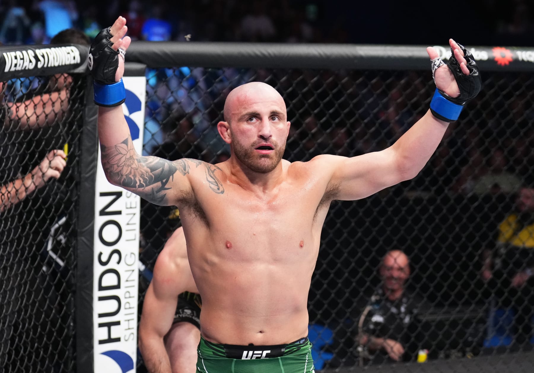 PERTH, AUSTRALIA - FEBRUARY 12: Alexander Volkanovski of Australia returns to his corner after the first round against Islam Makhachev of Russia in the UFC lightweight championship fight during the UFC 284 event at RAC Arena on February 12, 2023 in Perth, Australia. (Photo by Chris Unger/Zuffa LLC via Getty Images)