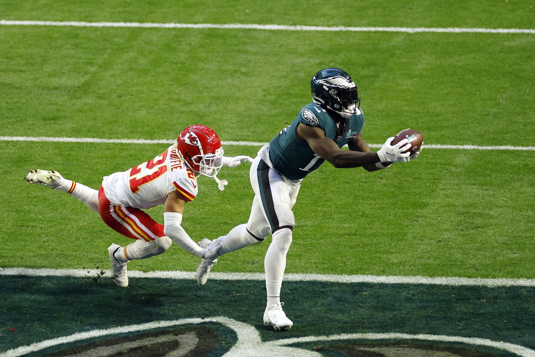 GLENDALE, ARIZONA - FEBRUARY 12: A.J. Brown #11 of the Philadelphia Eagles makes a 45 yard touchdown catch against Trent McDuffie #21 of the Kansas City Chiefs during the second quarter in Super Bowl LVII at State Farm Stadium on February 12, 2023 in Glendale, Arizona. (Photo by Sarah Stier/Getty Images)