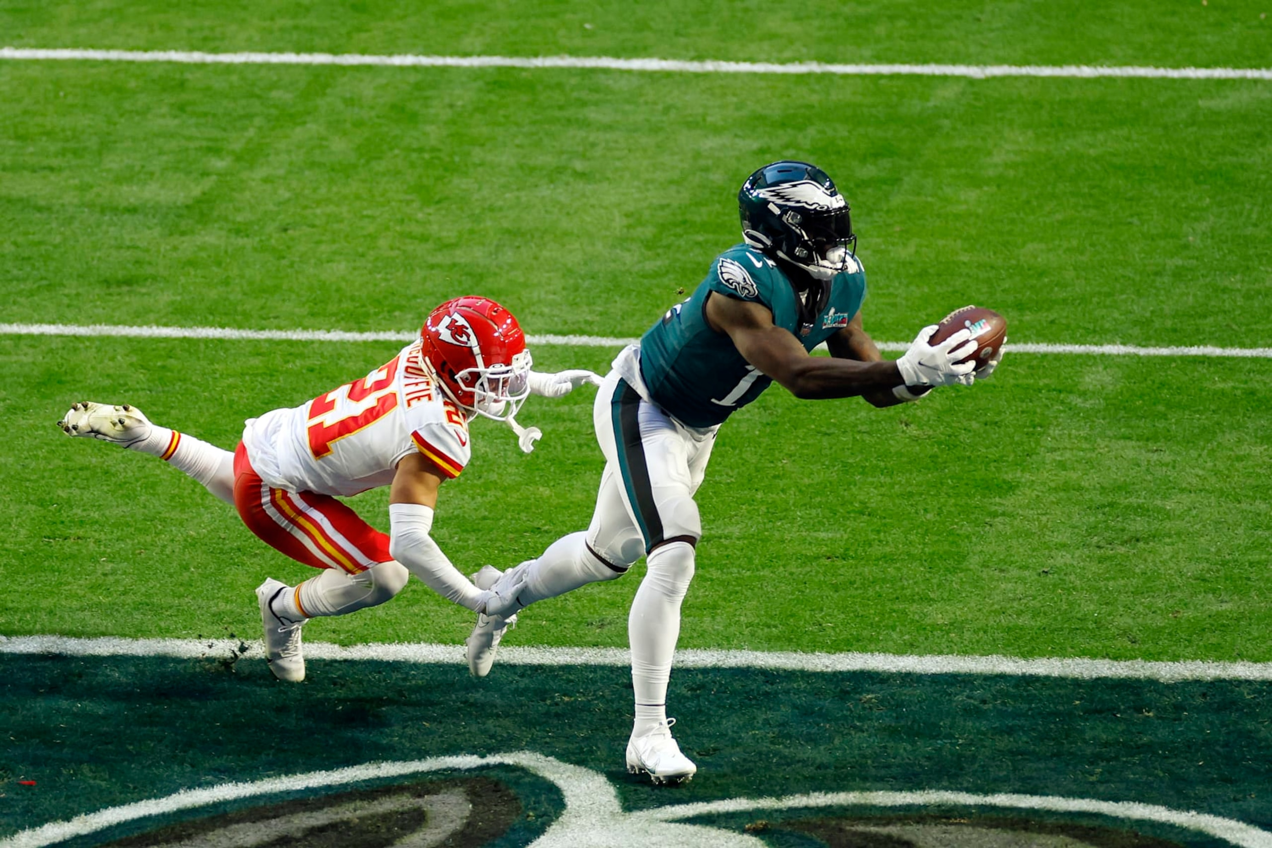 GLENDALE, ARIZONA - FEBRUARY 12: A.J. Brown #11 of the Philadelphia Eagles makes a 45 yard touchdown catch against Trent McDuffie #21 of the Kansas City Chiefs during the second quarter in Super Bowl LVII at State Farm Stadium on February 12, 2023 in Glendale, Arizona. (Photo by Sarah Stier/Getty Images)