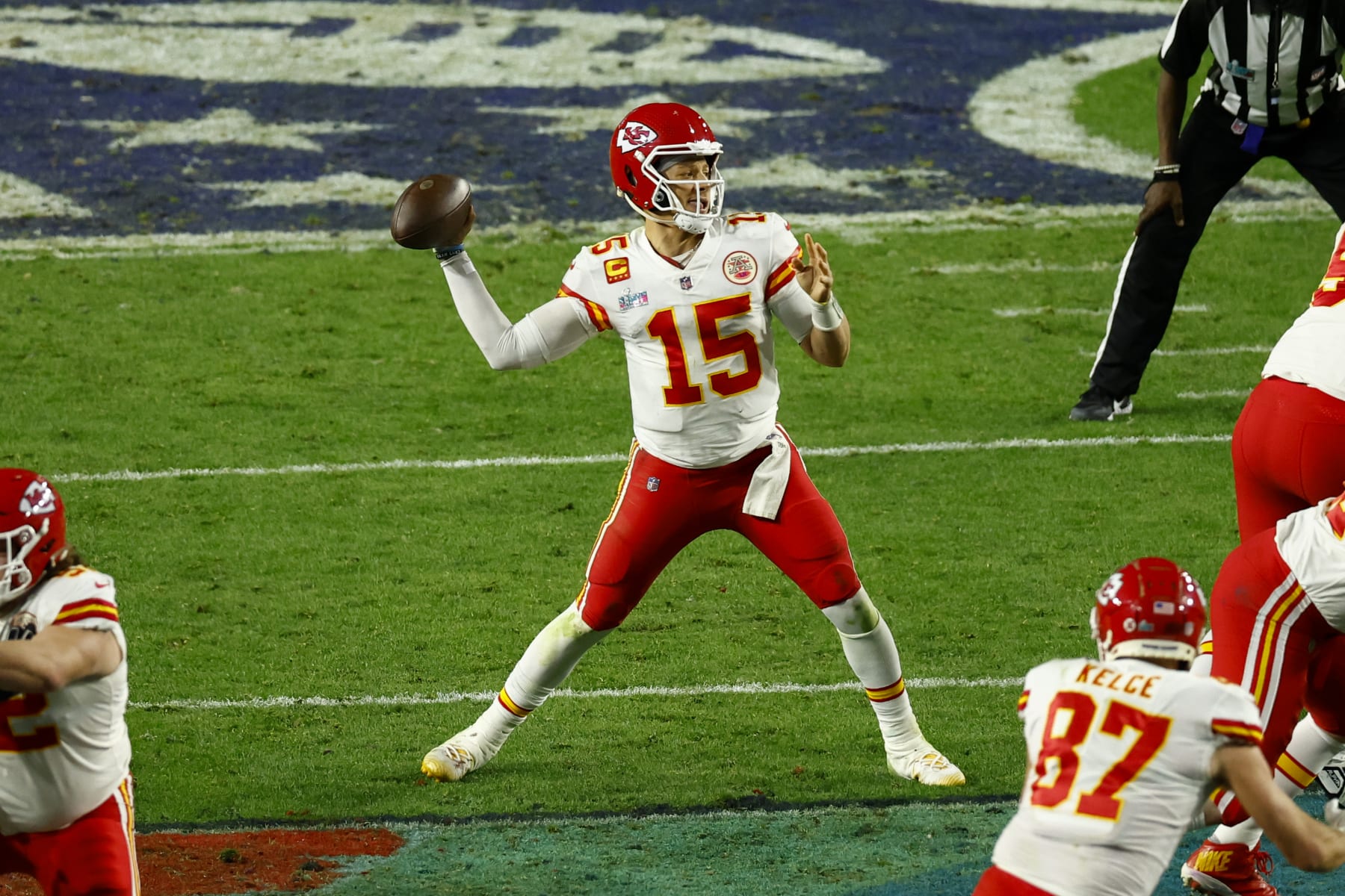 GLENDALE, AZ - FEBRUARY 12: Patrick Mahomes #15 of the Kansas City Chiefs throws against the Philadelphia Eagles during the fourth quarter in Super Bowl LVII at State Farm Stadium on February 12, 2023 in Glendale, Arizona. (Photo by Kevin Sabitus/Getty Images)