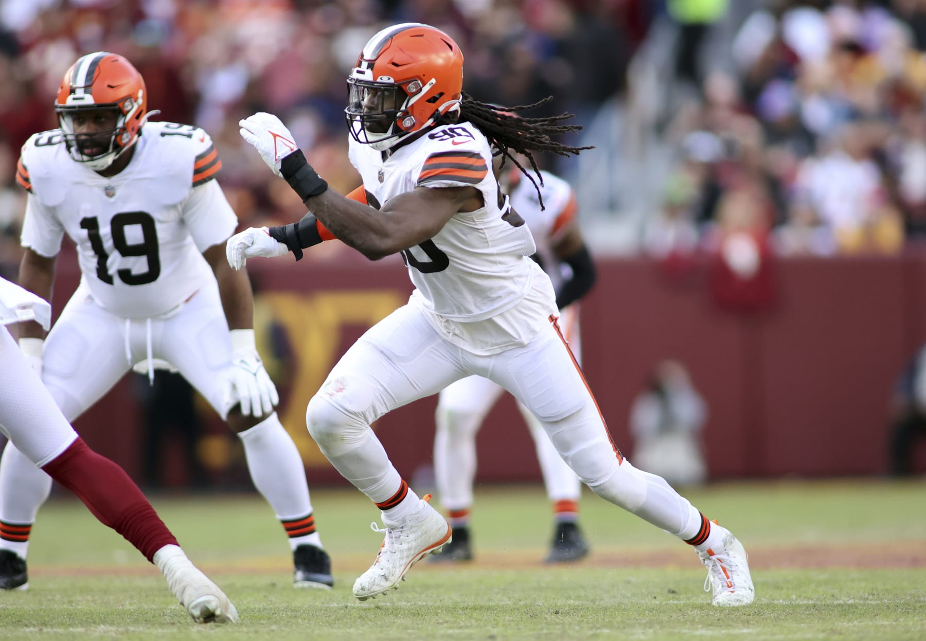 Cleveland Browns defensive end Jadeveon Clowney (90) runs during an NFL football game against the Washington Commanders, Sunday, January 01, 2023 in Landover. (AP Photo/Daniel Kucin Jr.)