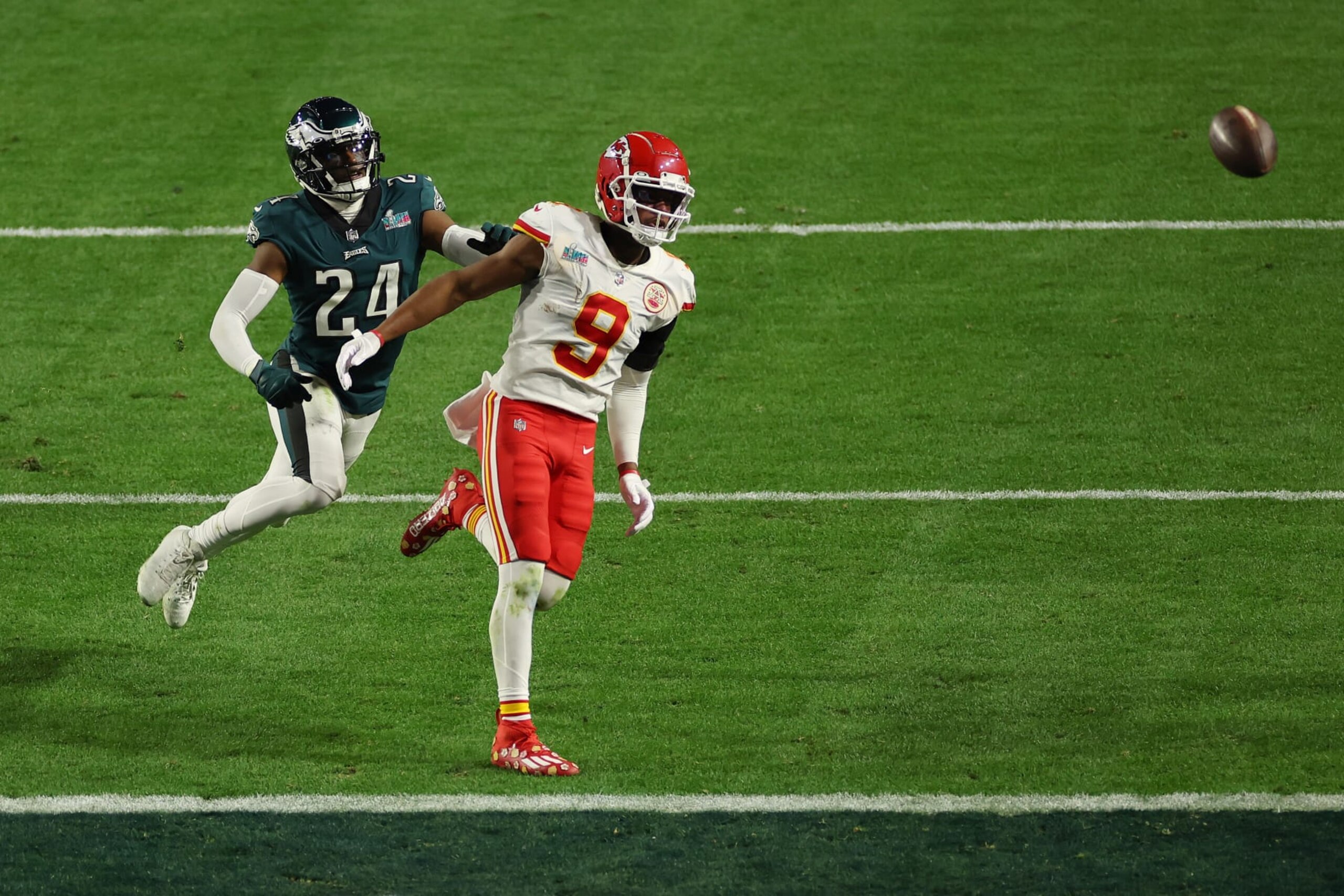 GLENDALE, ARIZONA - FEBRUARY 12: James Bradberry #24 of the Philadelphia Eagles is called for holding against JuJu Smith-Schuster #9 of the Kansas City Chiefs during the fourth quarter in Super Bowl LVII at State Farm Stadium on February 12, 2023 in Glendale, Arizona. (Photo by Sarah Stier/Getty Images)