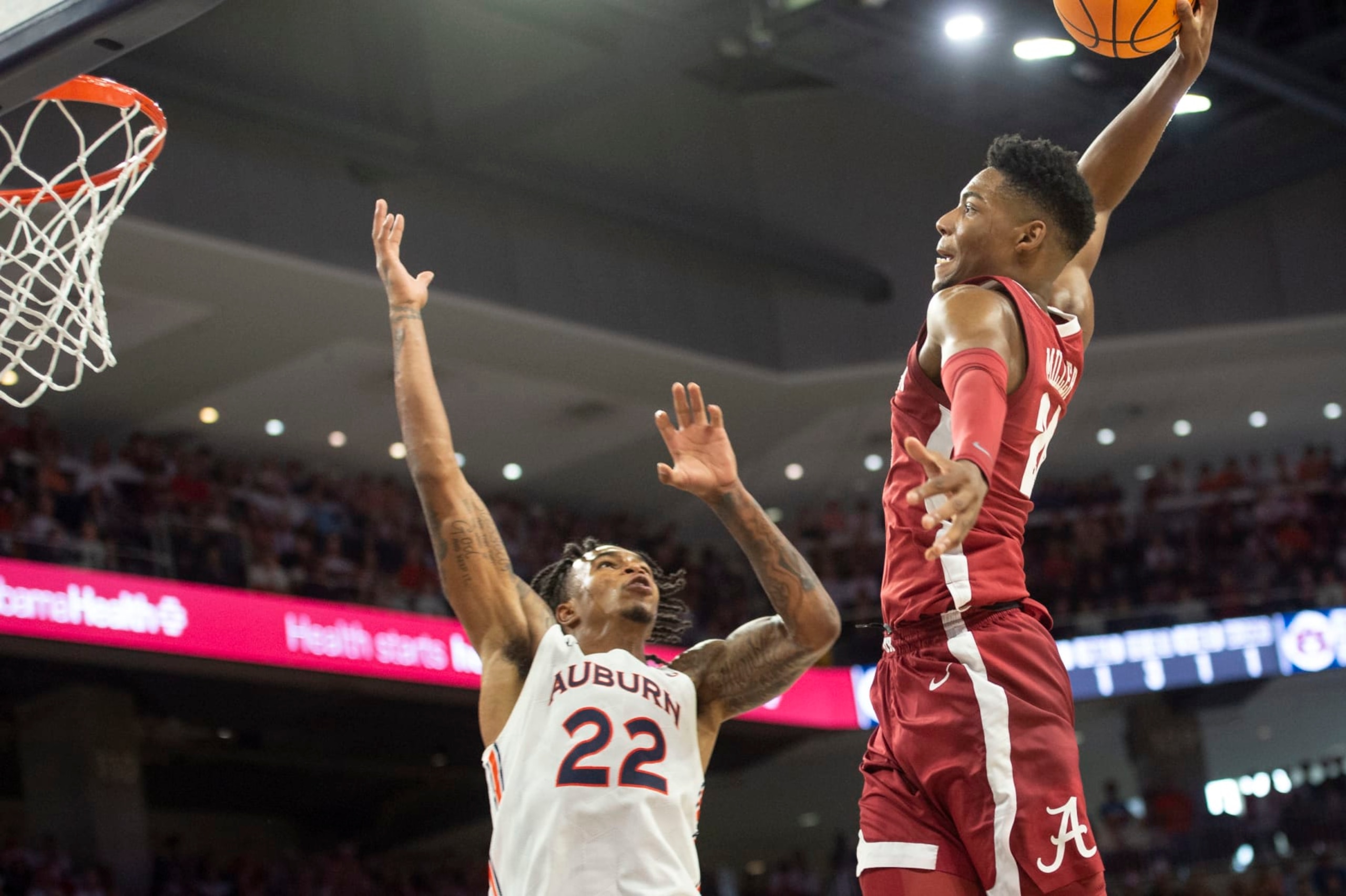 AUBURN, ALABAMA - FEBRUARY 11: Brandon Miller #24 of the Alabama Crimson Tide looks to dunk the ball over Allen Flanigan #22 of the Auburn Tigers during the first half of play at Neville Arena on February 11, 2023 in Auburn, Alabama. (Photo by Michael Chang/Getty Images)