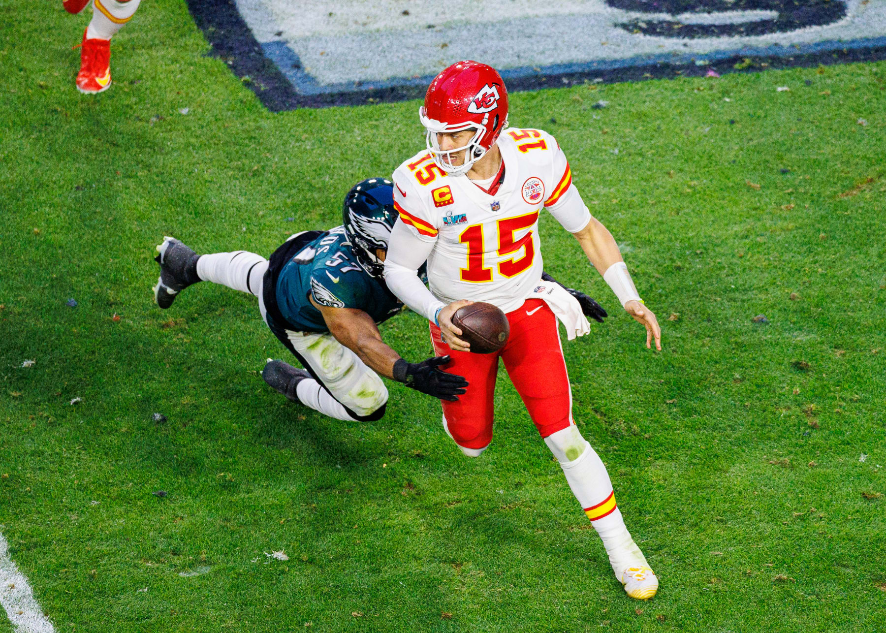 GLENDALE, AZ - FEBRUARY 12: Kansas City Chiefs quarterback Patrick Mahomes (15) runs with the football during Super Bowl LVII between the Philadelphia Eagles and the Kansas City Chiefs on Sunday, February 12th, 2023 at State Farm Stadium in Glendale, AZ. (Photo by Adam Bow/Icon Sportswire via Getty Images)