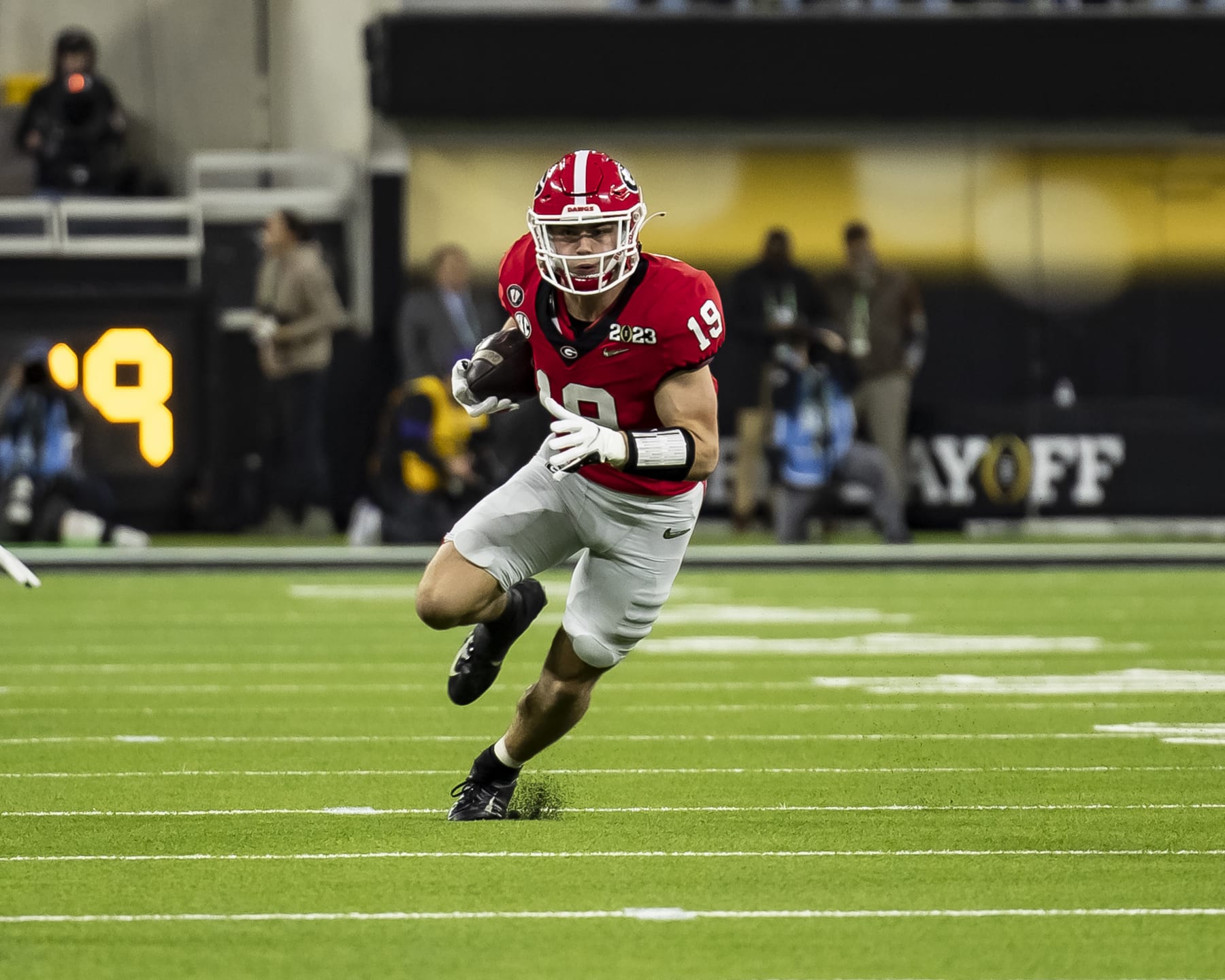 Tight end Brock Bowers