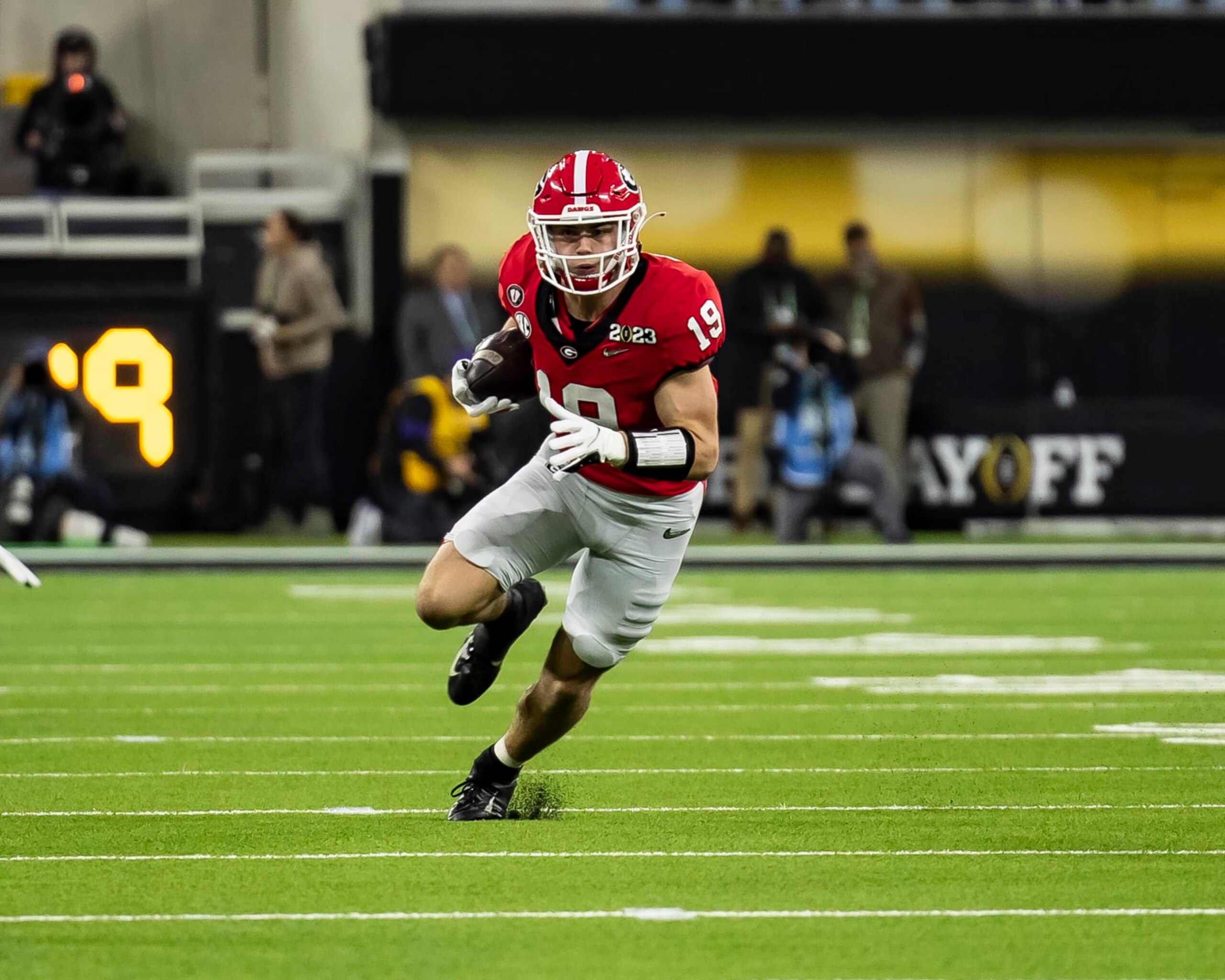 Tight end Brock Bowers