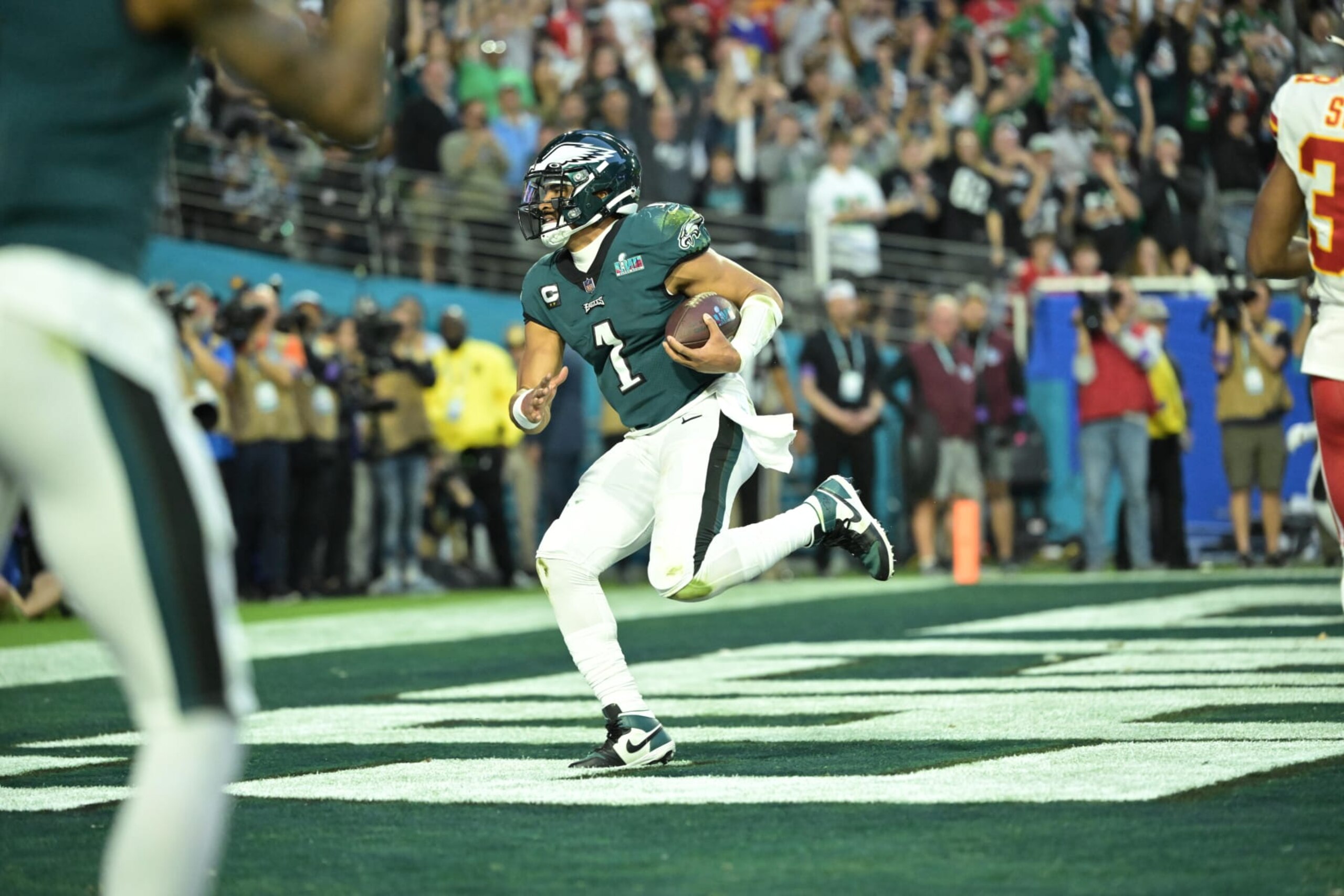 Football: Super Bowl LVII: Philadelphia Eagles Jalen Hurts (1) in action, runs and scores touchdown vs Kansas City Chiefs at State Farm Stadium. 
Glendale, AZ 2/12/2023
CREDIT: Kohjiro Kinno (Photo by Kohjiro Kinno/Sports Illustrated via Getty Images) 
(Set Number: X164304 TK1)