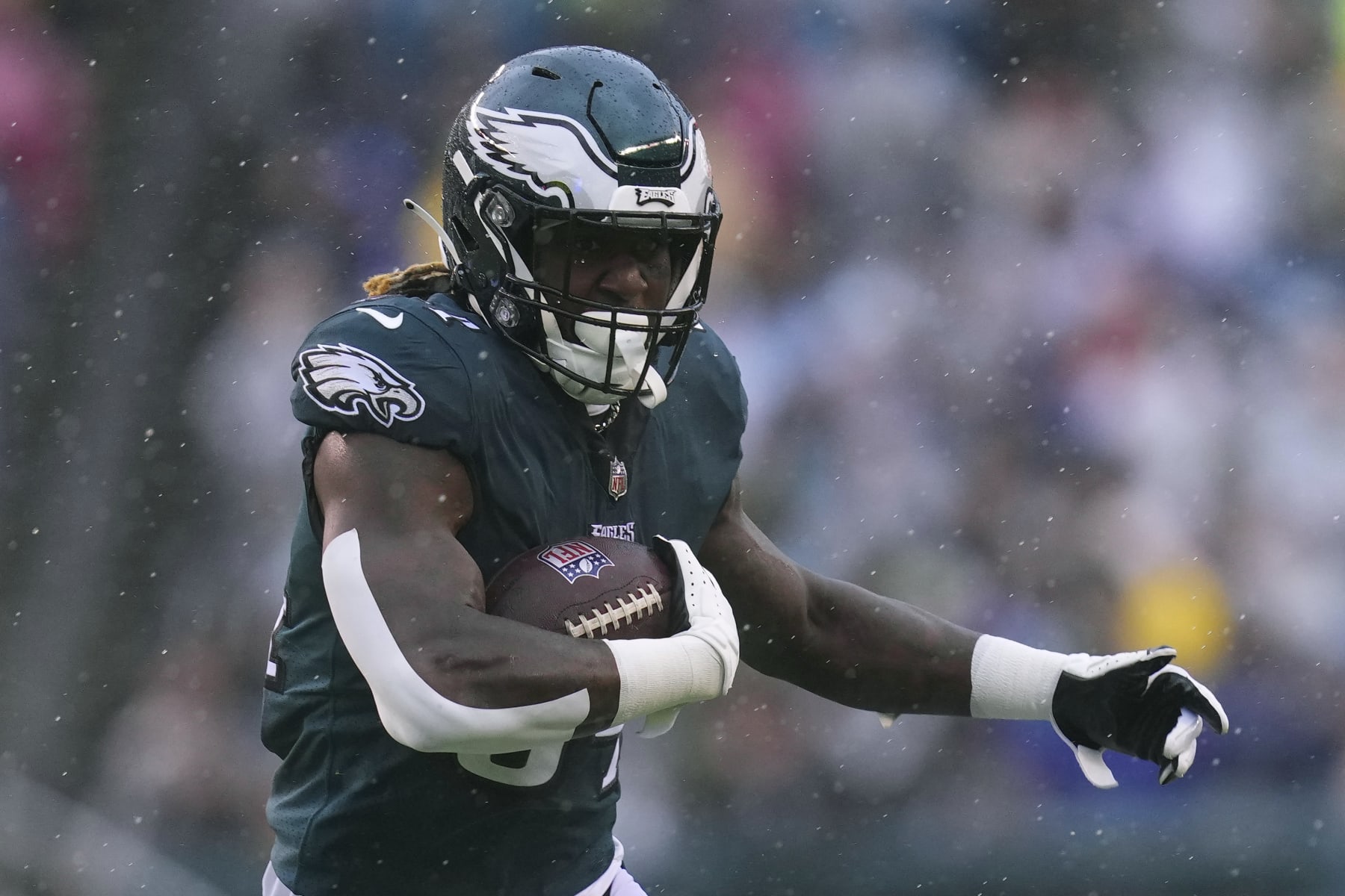 PHILADELPHIA, PA - OCTOBER 02: Trey Sermon #34 of the Philadelphia Eagles runs the ball against the Jacksonville Jaguars at Lincoln Financial Field on October 2, 2022 in Philadelphia, Pennsylvania. (Photo by Mitchell Leff/Getty Images)