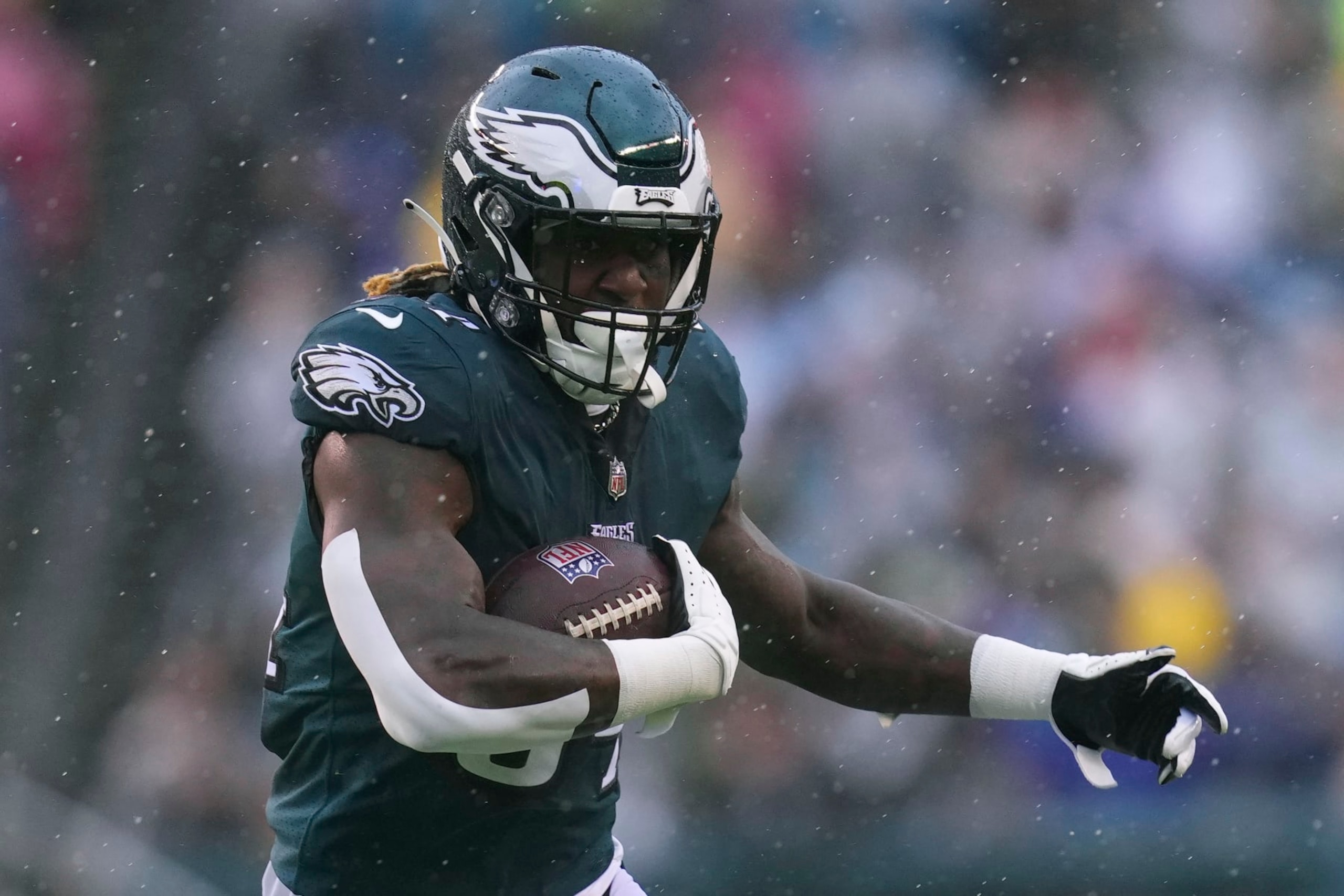 PHILADELPHIA, PA - OCTOBER 02: Trey Sermon #34 of the Philadelphia Eagles runs the ball against the Jacksonville Jaguars at Lincoln Financial Field on October 2, 2022 in Philadelphia, Pennsylvania. (Photo by Mitchell Leff/Getty Images)