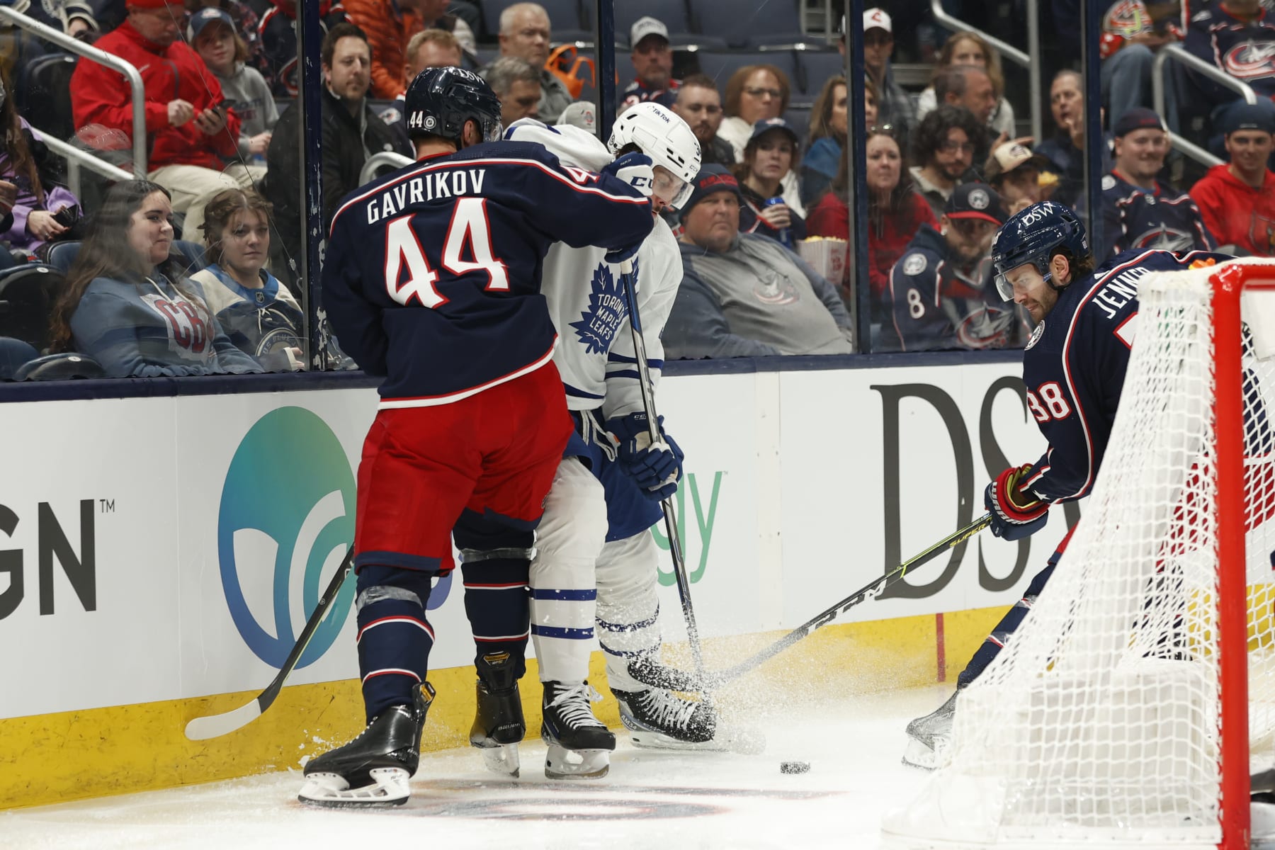 COLUMBUS, OH - MARCH 07: Toronto Maple Leafs center Auston Matthews (34) defended by Columbus Blue Jackets defenceman Vladislav Gavrikov (44) behind the goal during the game between the Columbus Blue Jackets and the Toronto Maple Leafs on March 7, 2022, at Nationwide Arena in Columbus, Ohio. (Photo by Graham Stokes/Icon Sportswire via Getty Images) COLUMBUS, OH - MARCH 07: Toronto Maple Leafs center Auston Matthews (34) defended by Columbus Blue Jackets defenceman Vladislav Gavrikov (44) behind the goal during the game between the Columbus Blue Jackets and the Toronto Maple Leafs on March 7, 2022, at Nationwide Arena in Columbus, Ohio. (Photo by Graham Stokes/Icon Sportswire via Getty Images)