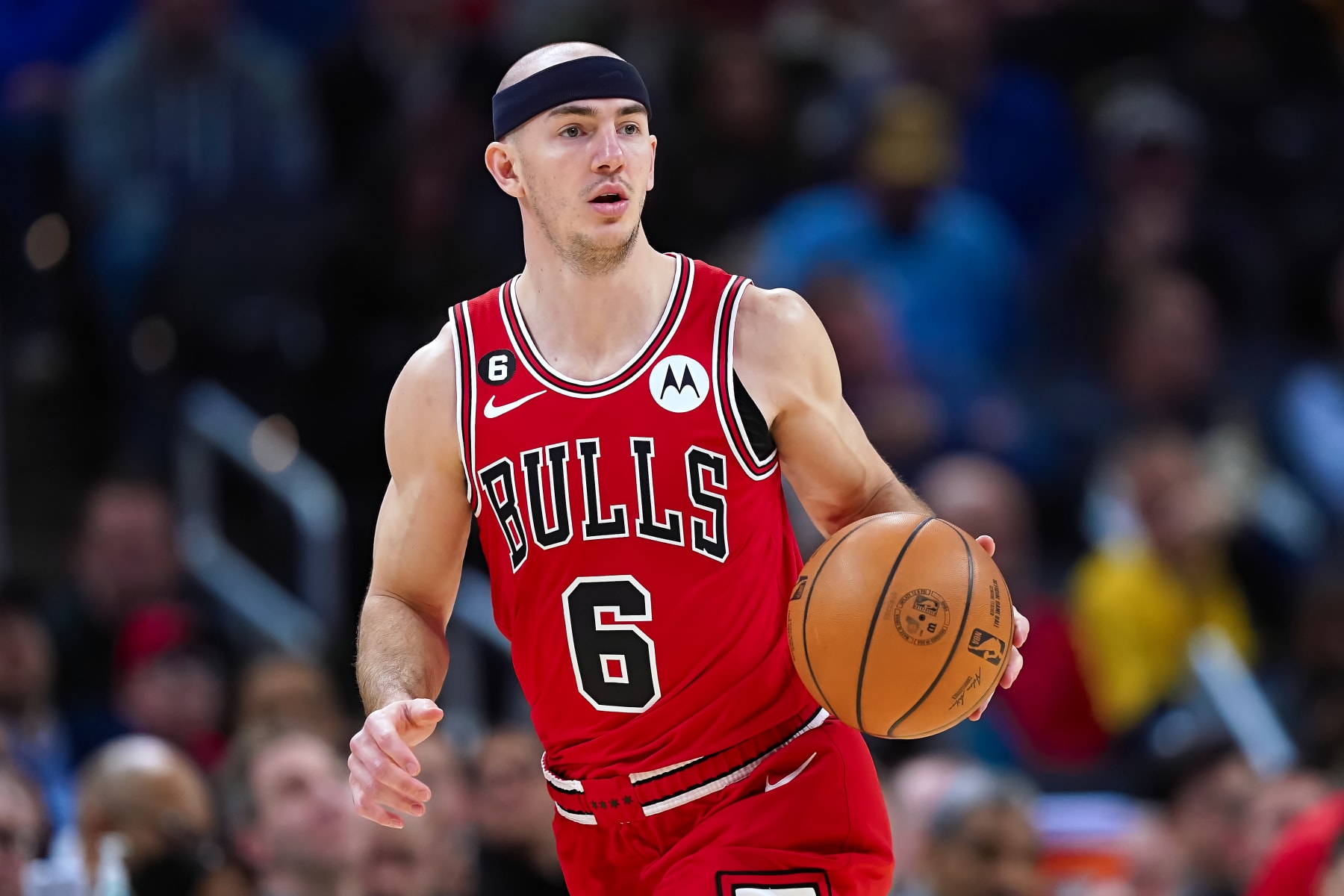 INDIANAPOLIS, INDIANA - JANUARY 24: Alex Caruso #6 of the Chicago Bulls dribbles the ball in the first quarter against the Indiana Pacers at Gainbridge Fieldhouse on January 24, 2023 in Indianapolis, Indiana. NOTE TO USER: User expressly acknowledges and agrees that, by downloading and or using this photograph, User is consenting to the terms and conditions of the Getty Images License Agreement. (Photo by Dylan Buell/Getty Images)