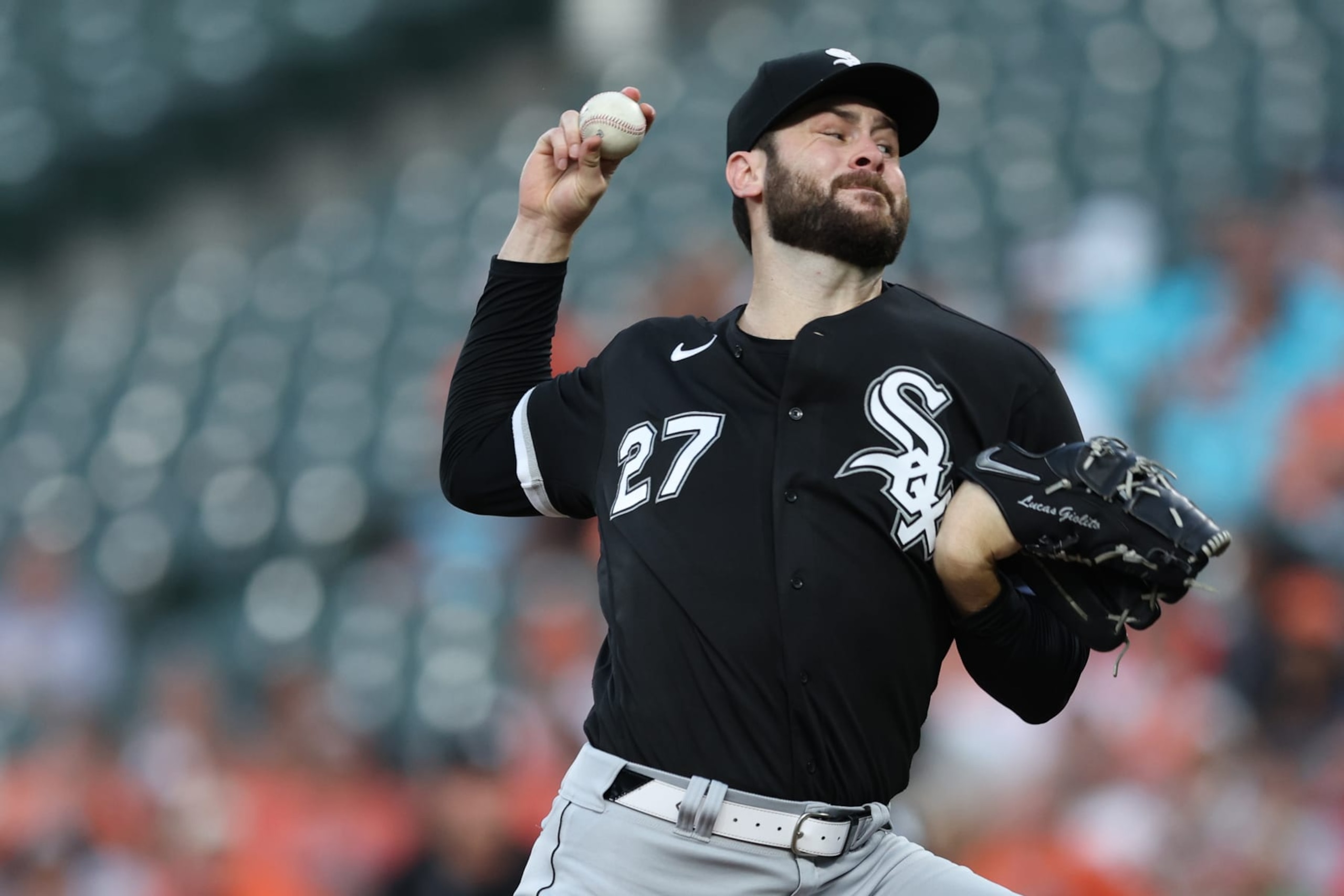 BALTIMORE, MARYLAND - AUGUST 24: Starting pitcher Lucas Giolito #27 of the Chicago White Sox works the first inning against the Baltimore Orioles at Oriole Park at Camden Yards on August 24, 2022 in Baltimore, Maryland. (Photo by Patrick Smith/Getty Images)