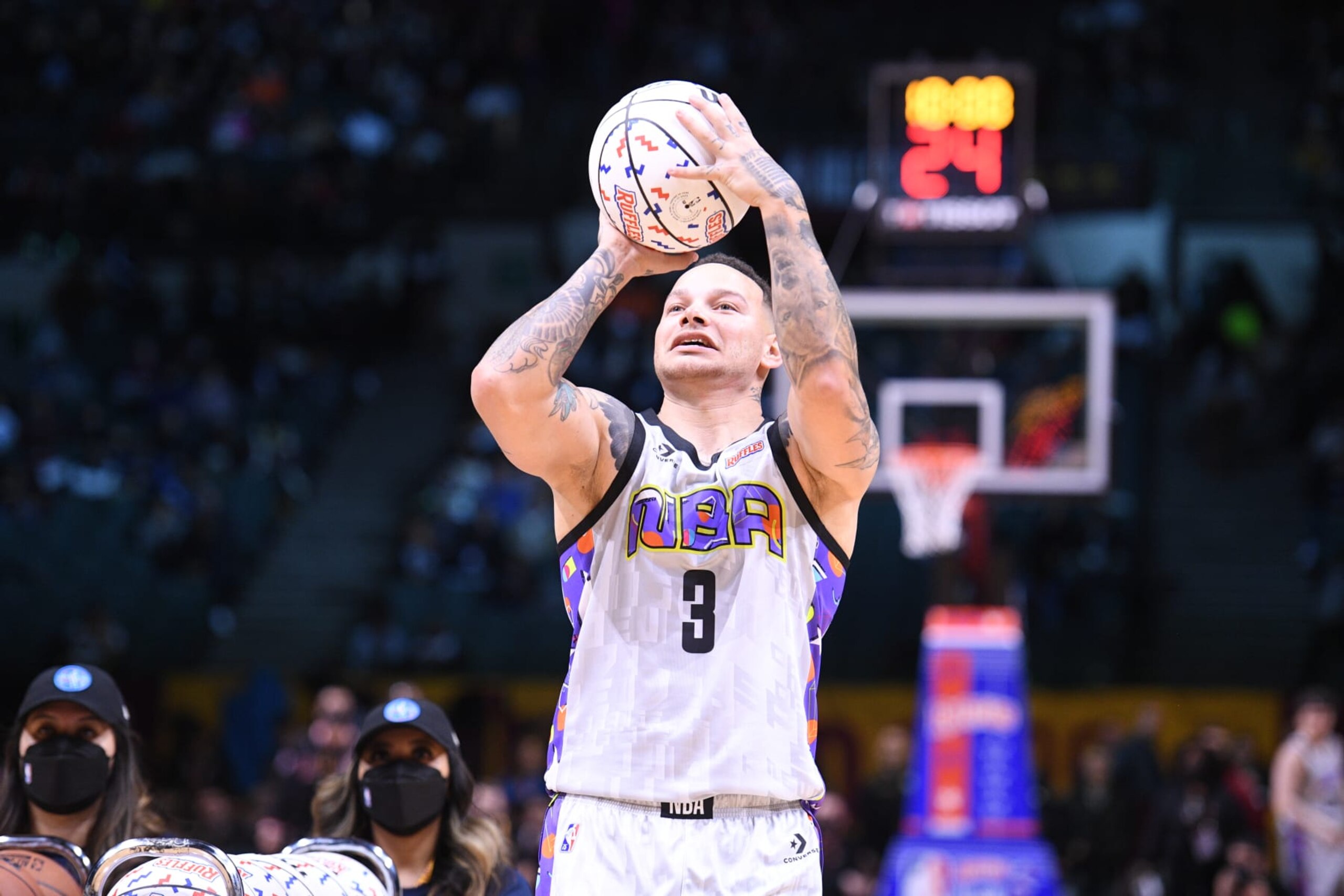 CLEVELAND, OH - FEBRUARY 18: Kane Brown of Team Nique participates in the skills challenge during the Ruffles NBA All-Star Celebrity Game as part of 2022 NBA All Star Weekend on Friday, February 18, 2022 at Wolstein Center in Cleveland, Ohio. NOTE TO USER: User expressly acknowledges and agrees that, by downloading and/or using this Photograph, user is consenting to the terms and conditions of the Getty Images License Agreement. Mandatory Copyright Notice: Copyright 2022 NBAE (Photo by Chris Schwegler/NBAE via Getty Images)