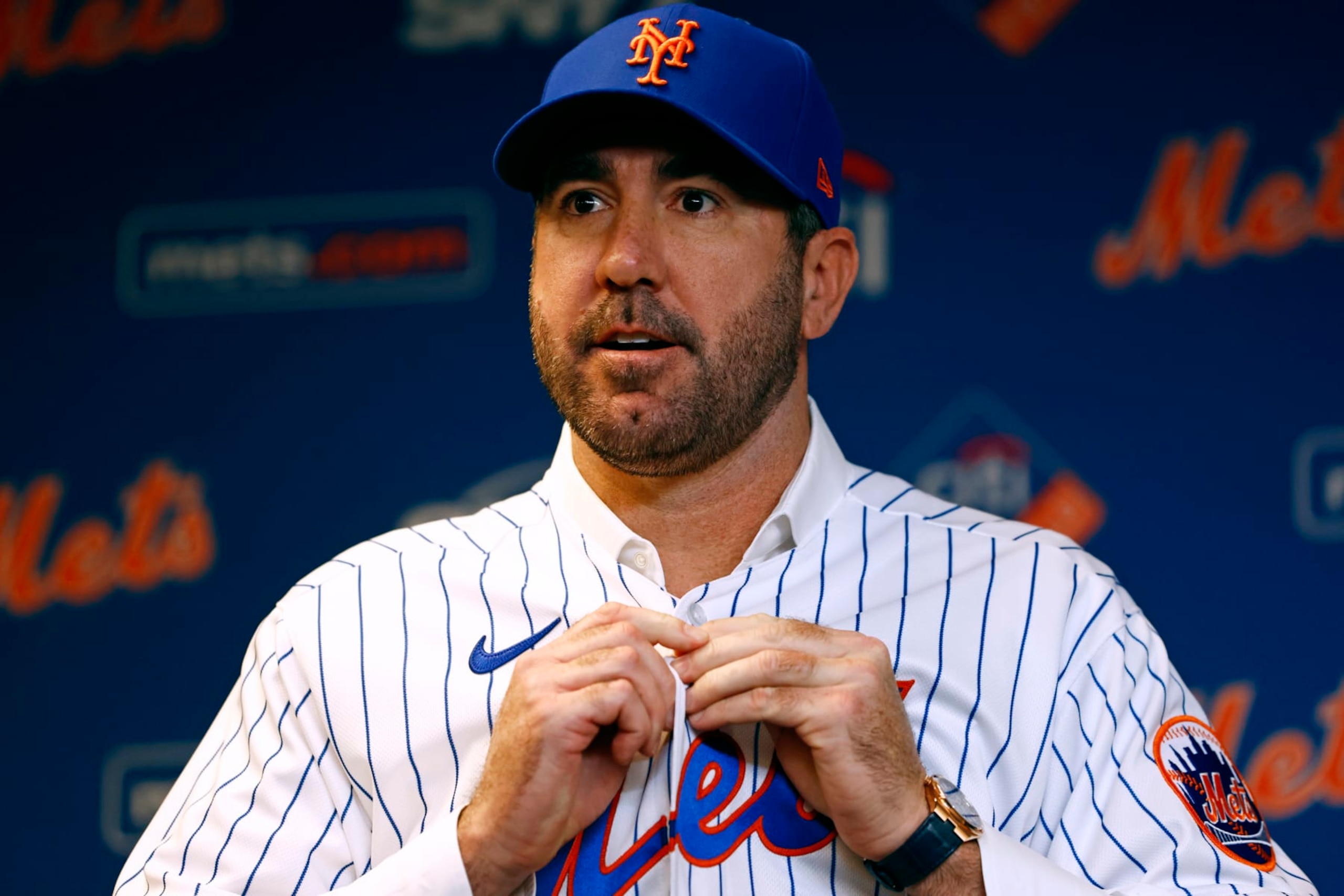 NEW YORK, NY - DECEMBER 20: Pitcher Justin Verlander of the New York Mets buttons up his new jersey before he is introduced during a press conference at Citi Field on December 20, 2022 in New York City. (Photo by Rich Schultz/Getty Images)