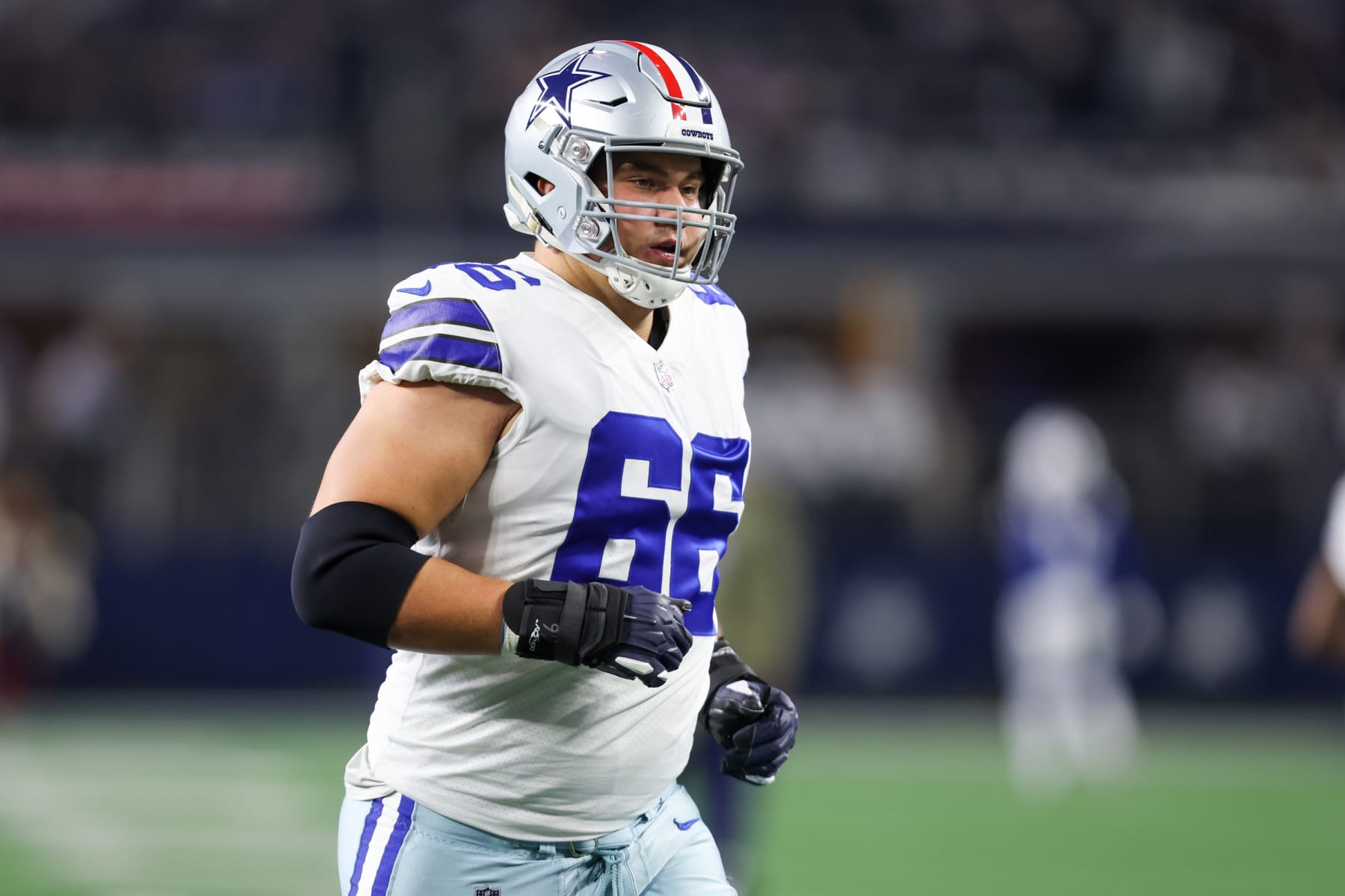 ARLINGTON, TX - DECEMBER 04: Dallas Cowboys guard Connor McGovern (66) runs off the field during the game between the Dallas Cowboys and the Indianapolis Colts on December 4, 2022 at AT&T Stadium in Dallas, TX. (Photo by George Walker/Icon Sportswire via Getty Images)